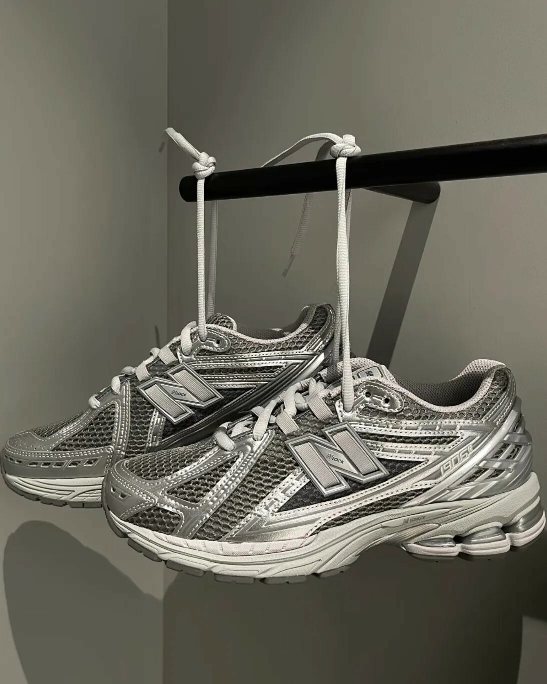 <補貨大甜價😍> New Balance NB 1906R 復古 Y2K 金屬銀 M1906REH 全智賢同款