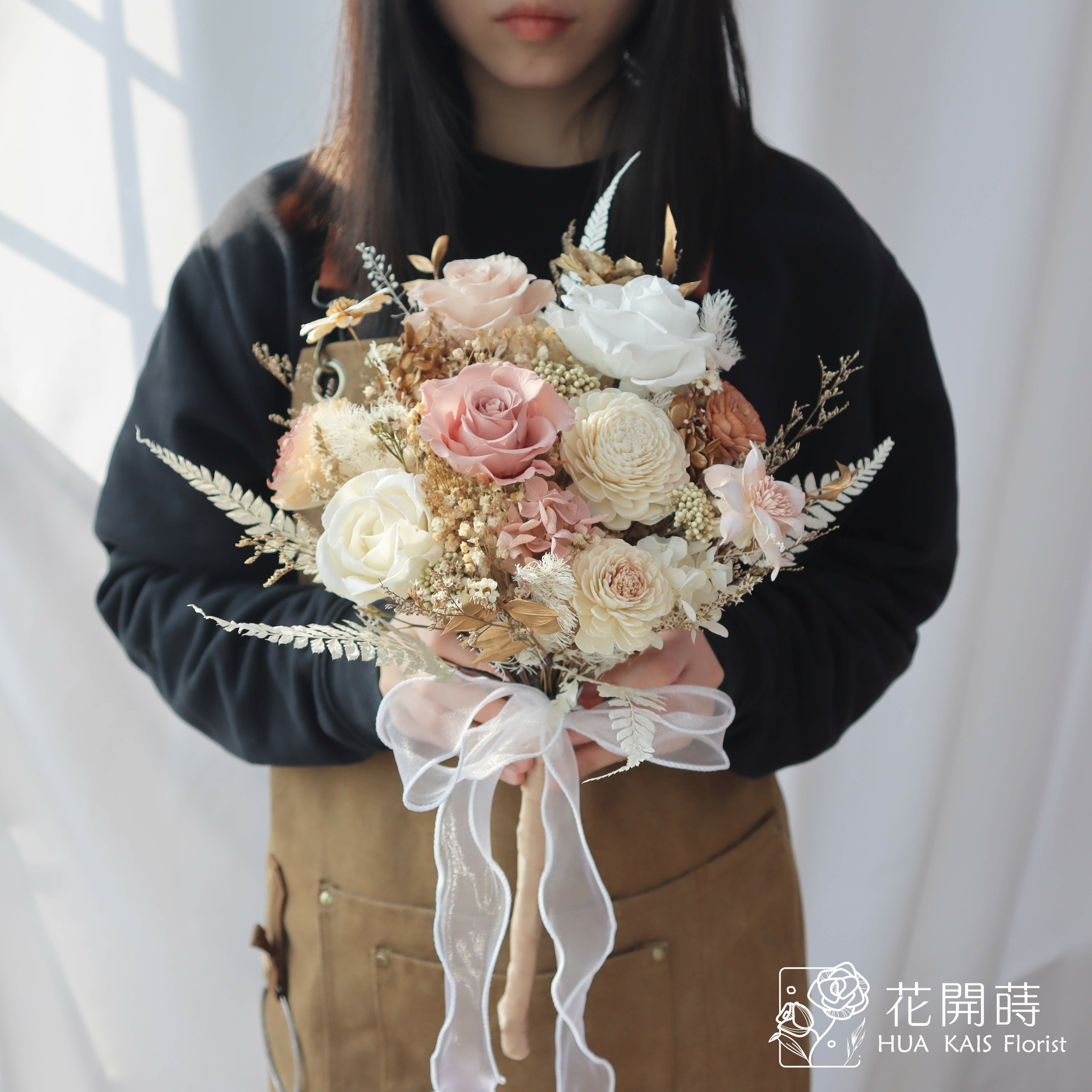 新娘捧花|奶粉金30cm新娘捧花|永生花捧花|外拍捧花|韓式捧花|圓形捧花|奶茶色捧花|捧花|永生捧花