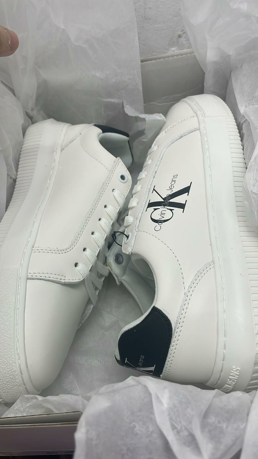 現貨 CK 舒適運動輕便小白鞋（Size 40)