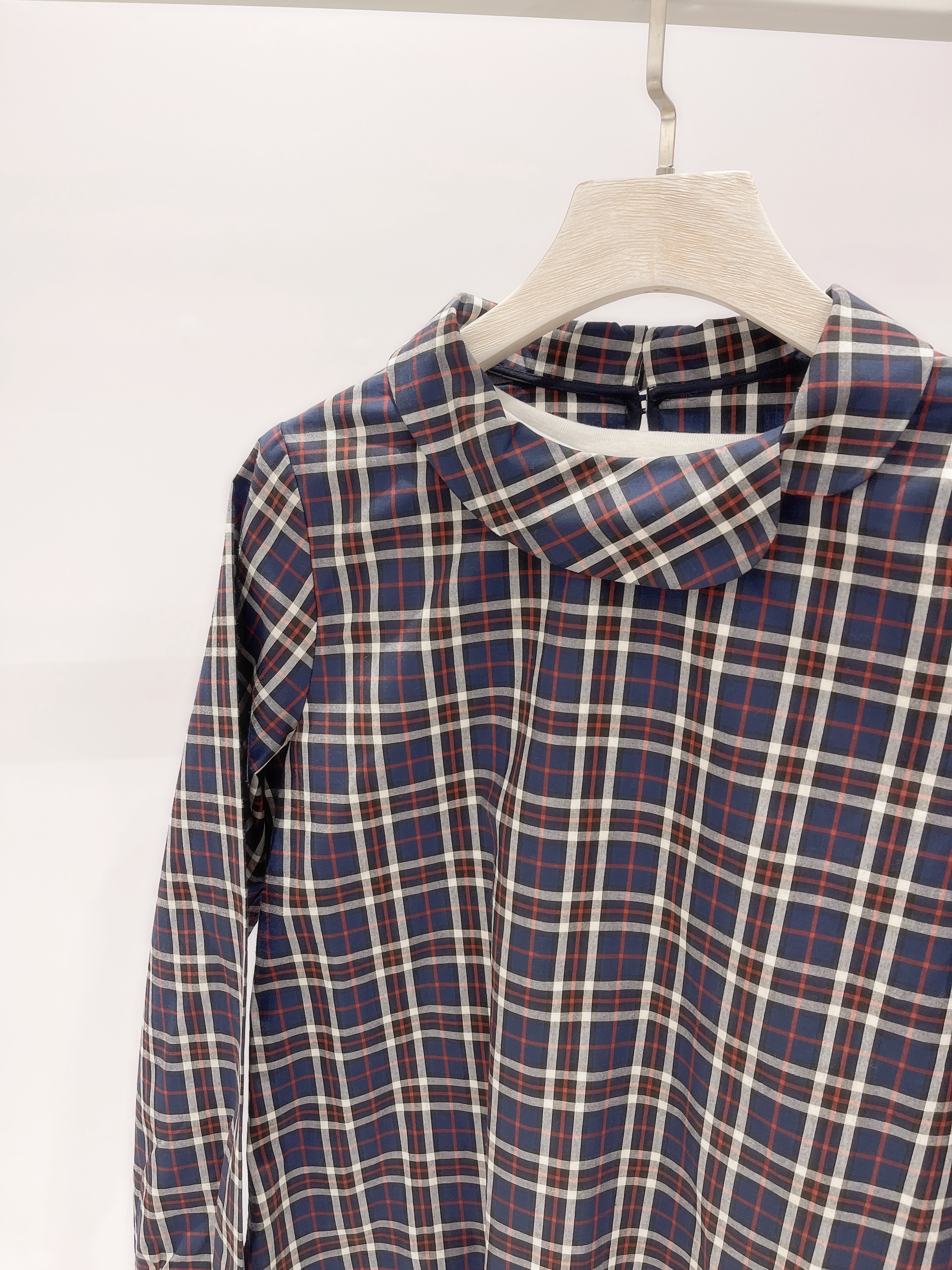 藍底紅白黑條格襯衫