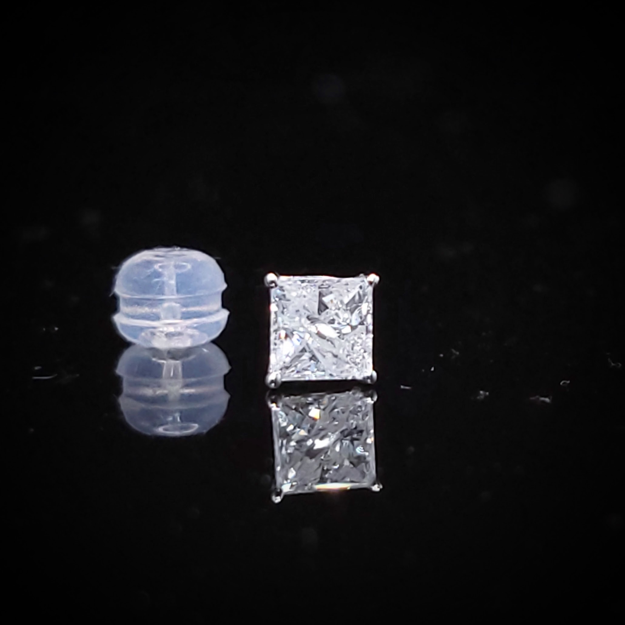 18K White Gold 0.44ct Princess Cut Diamond Single Earring