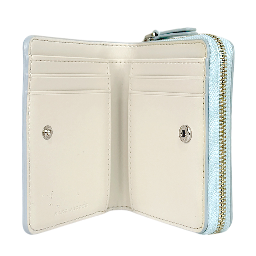 【MARC JACOBS】壓印標誌對開暗釦二折迷你短夾(雲藍色)2R3SMP044S10 465