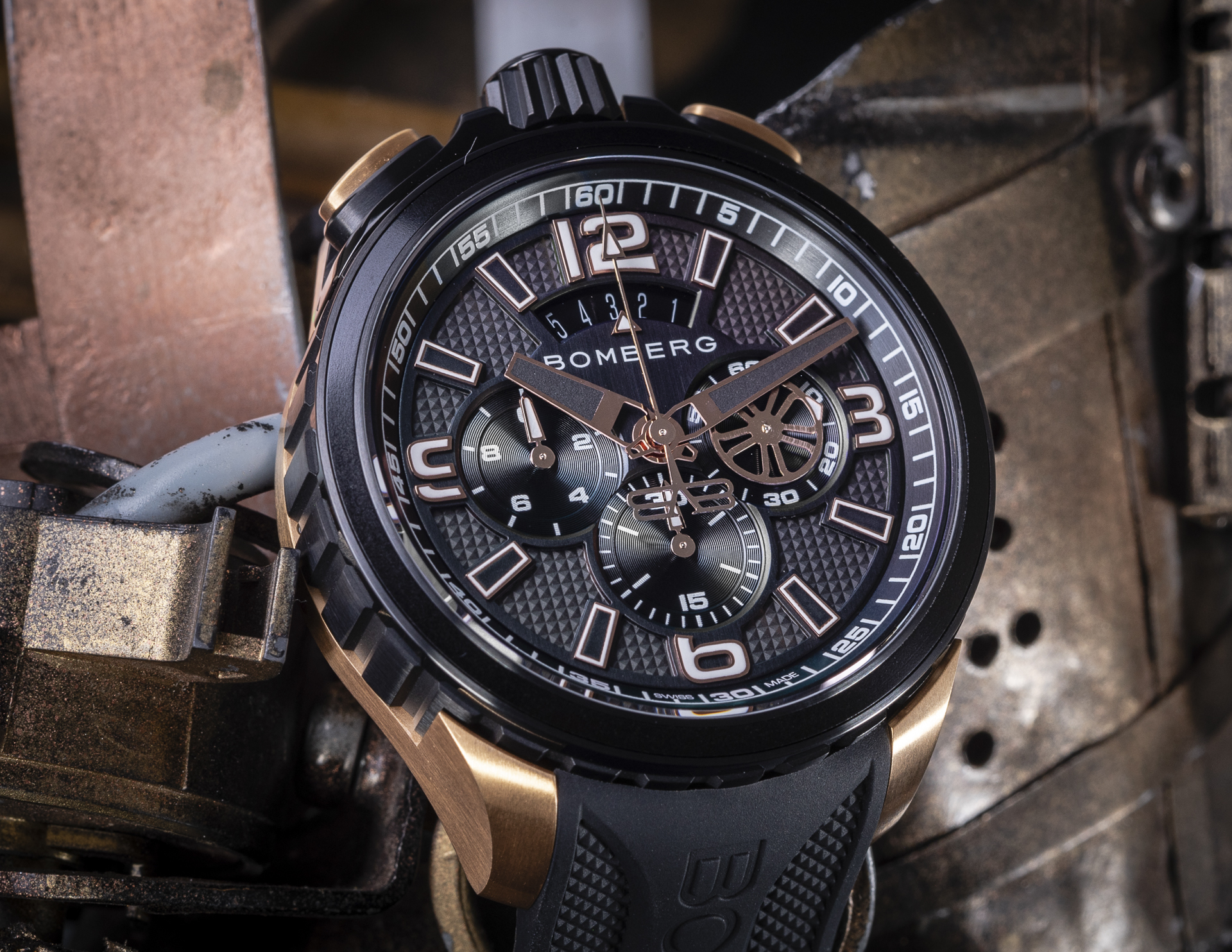 BOLT-68 Heritage 系列 復刻黑金計時碼錶