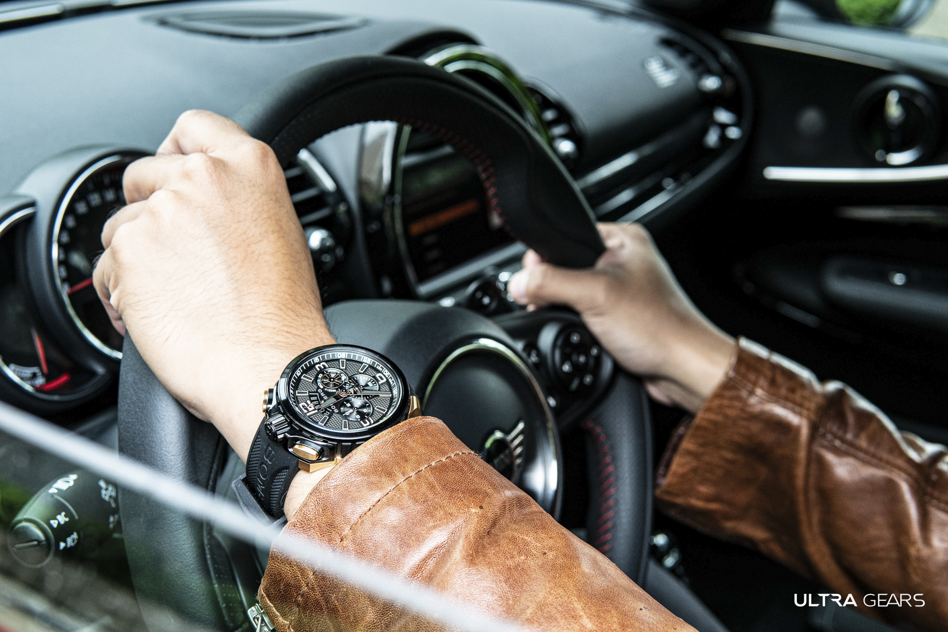 BOLT-68 Heritage 系列 復刻黑金計時碼錶