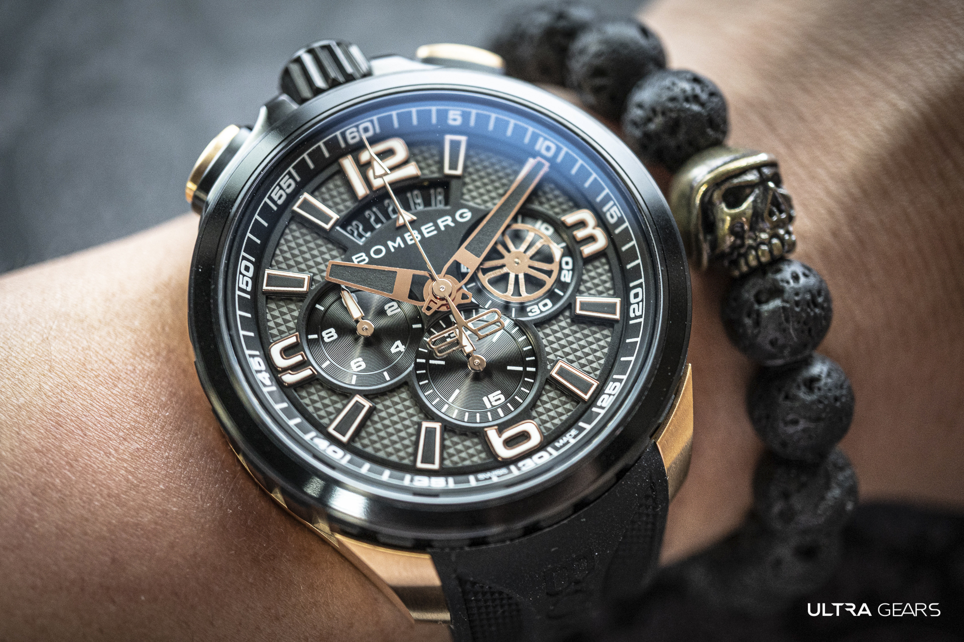 BOLT-68 Heritage 系列 復刻黑金計時碼錶