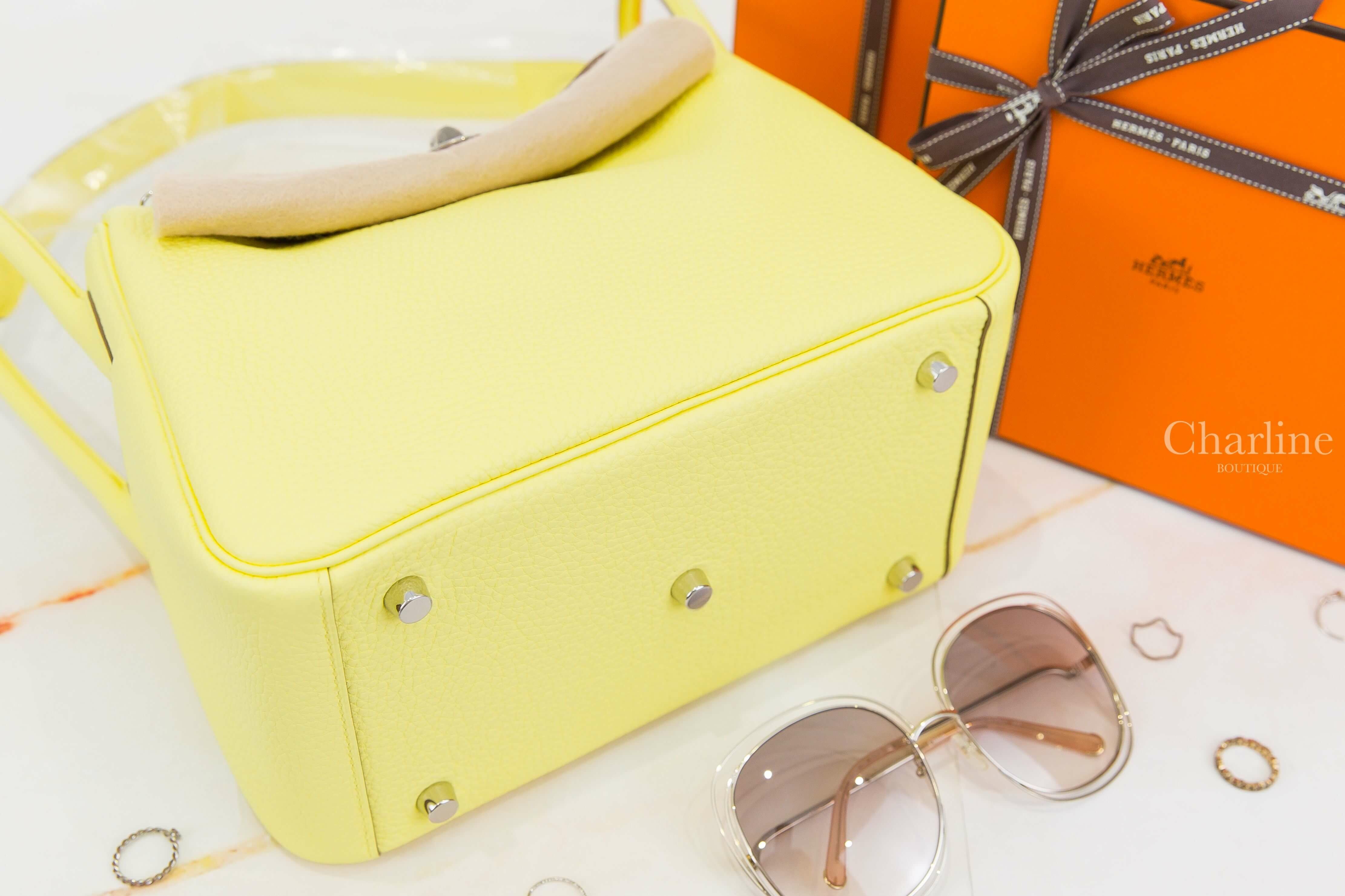 Hermès Lindy 26cm 0Y Lemon Cello Taurillon Clemence 檸檬酒黃銀釦-Charline Boutique 精品代購