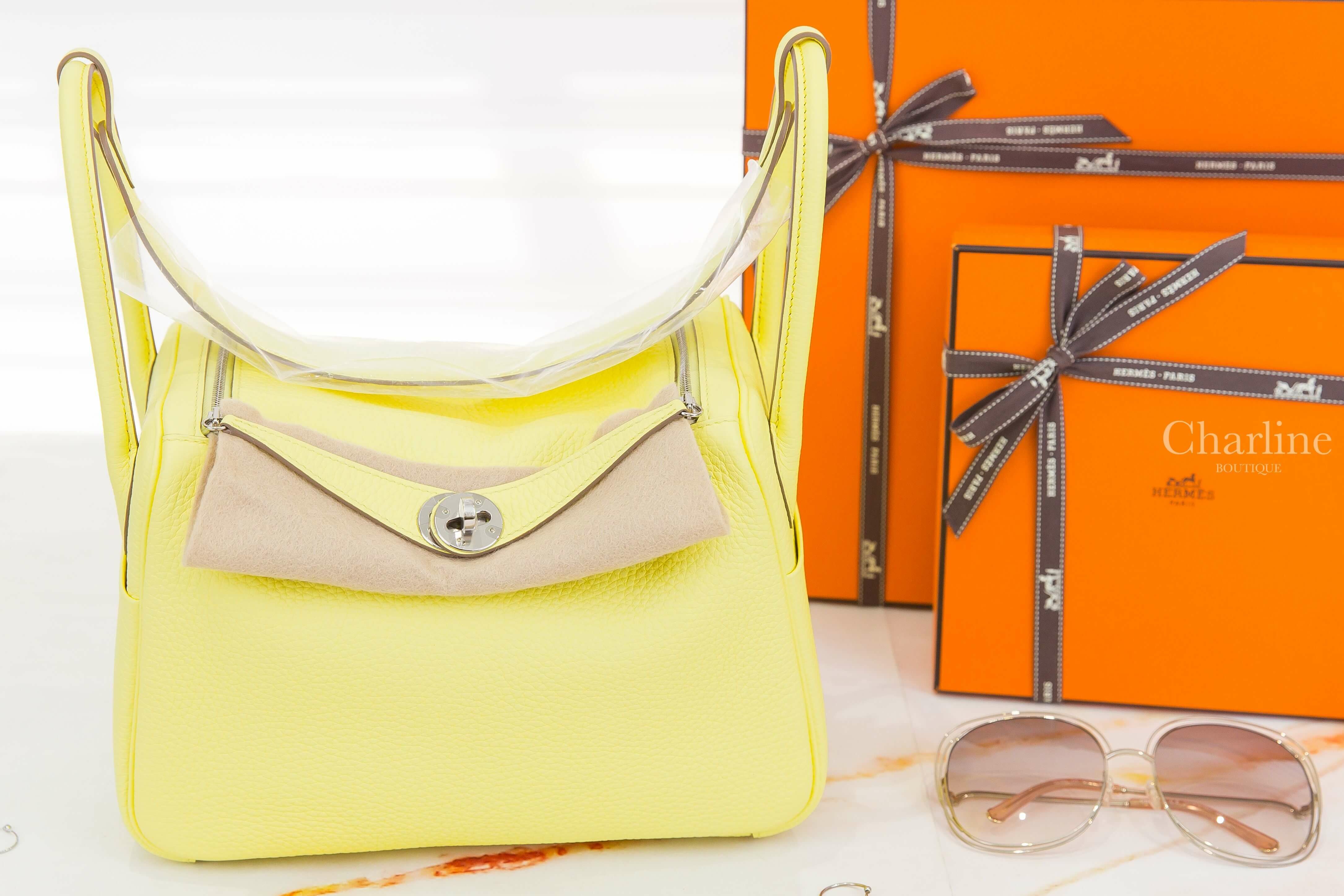 Hermès Lindy 26cm 0Y Lemon Cello Taurillon Clemence 檸檬酒黃銀釦-Charline Boutique 精品代購