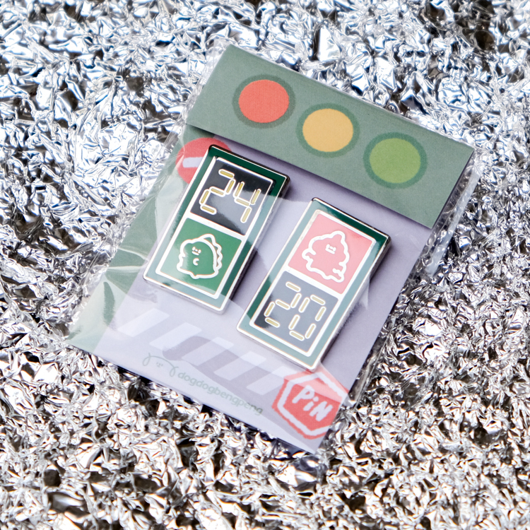 狗狗的小跳步，繪蹦砰！｜金屬胸章｜紅綠燈｜2入