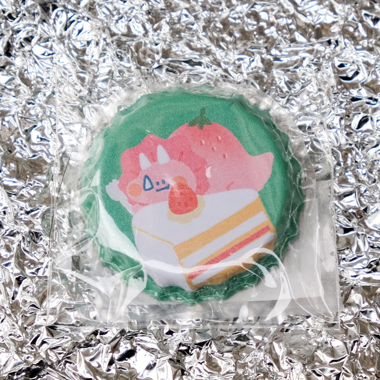 狗狗的小跳步，繪蹦砰！｜瓶蓋胸章｜草莓三角龍