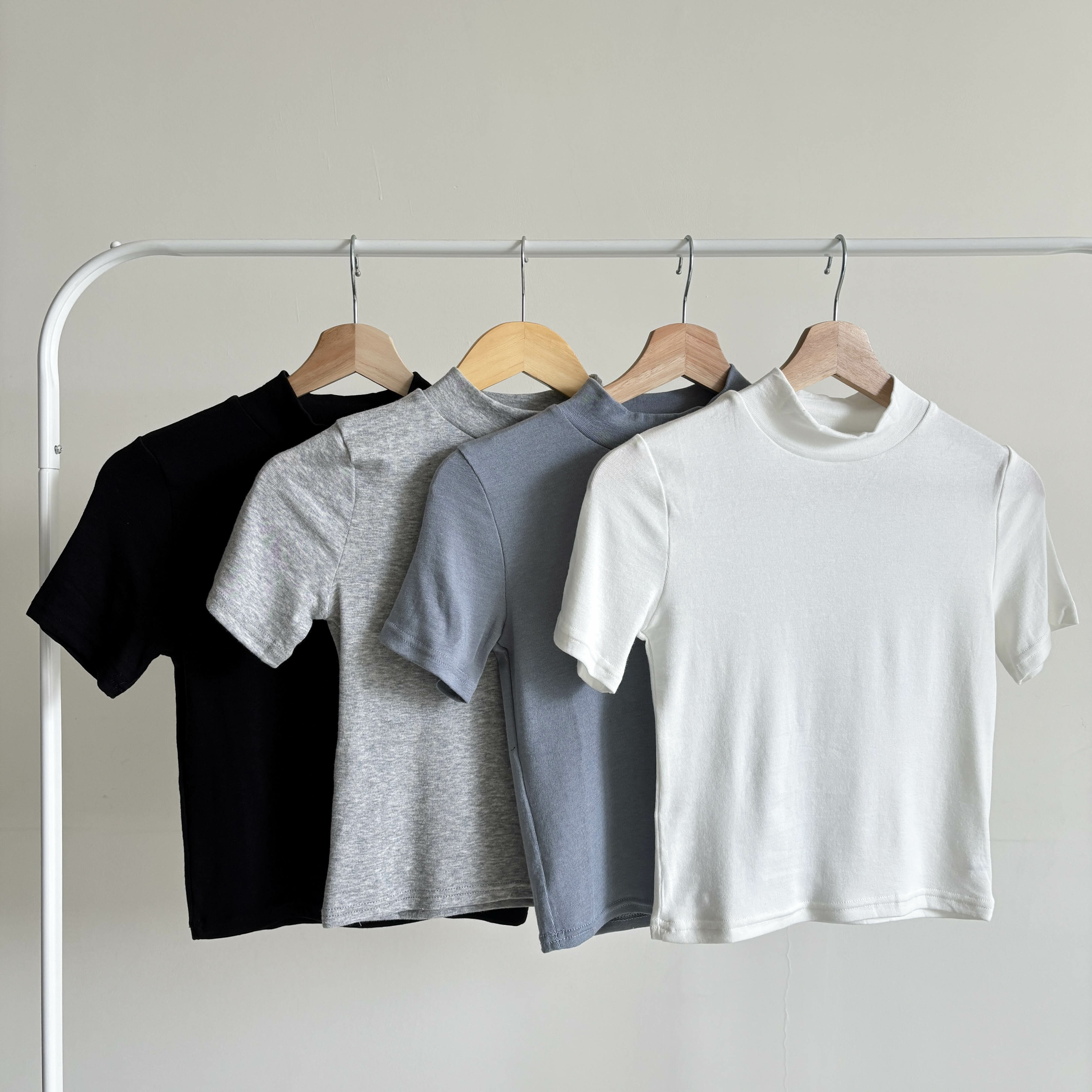 超級彈力微高領短袖上衣（現貨）