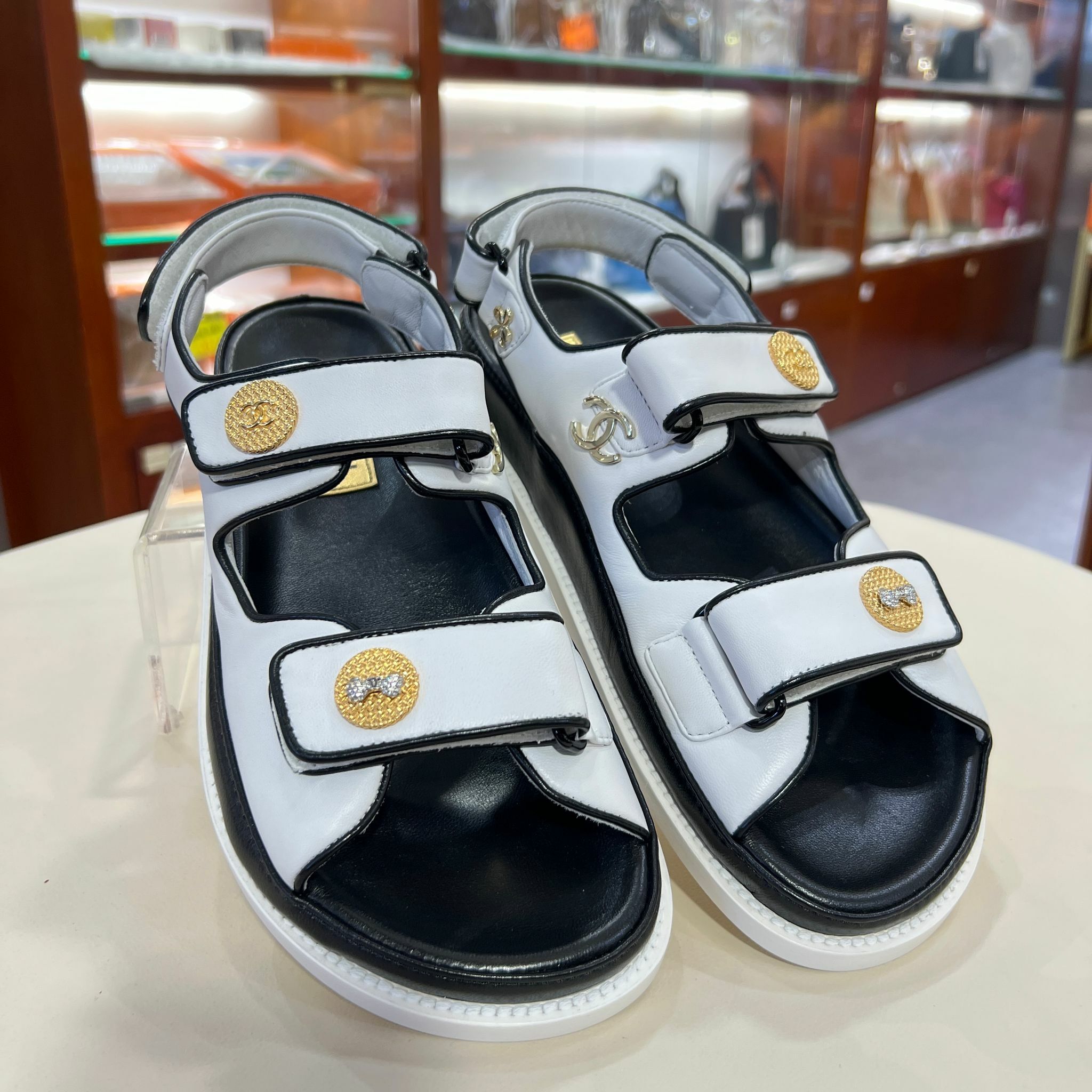 全新CHANEL涼鞋/拖鞋 37.5碼白色牛皮 G40182 DAD SANDALS #BRAND NEW #香榭站正品