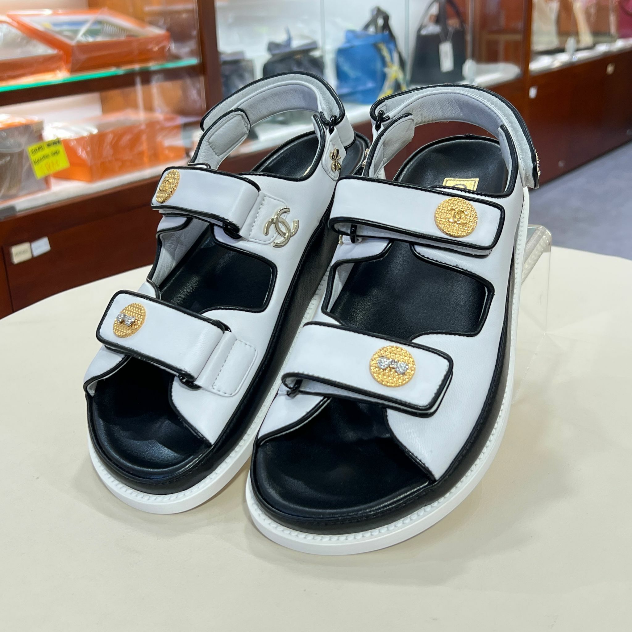 全新CHANEL涼鞋/拖鞋 37.5碼白色牛皮 G40182 DAD SANDALS #BRAND NEW #香榭站正品