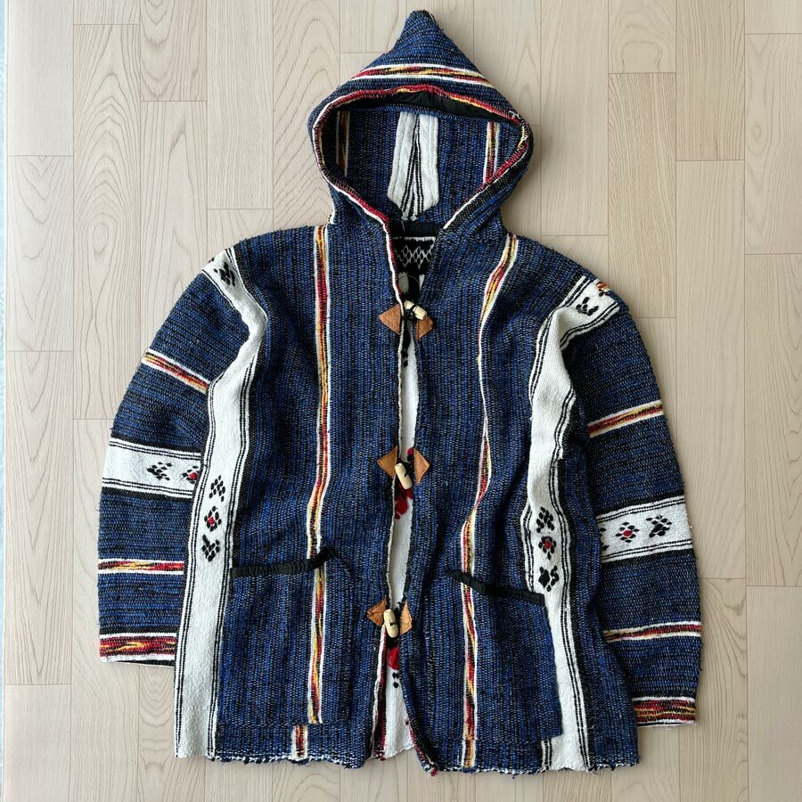 藍白色條紋連帽外套