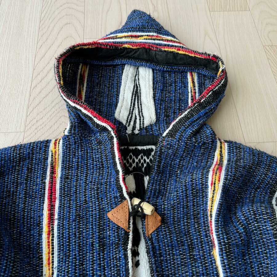 藍白色條紋連帽外套