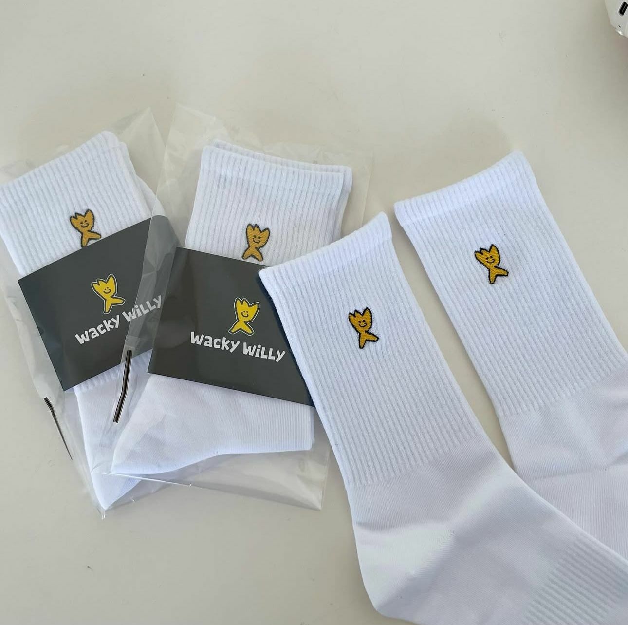 【現貨】小飛人 KR021901 中筒襪 (白色)