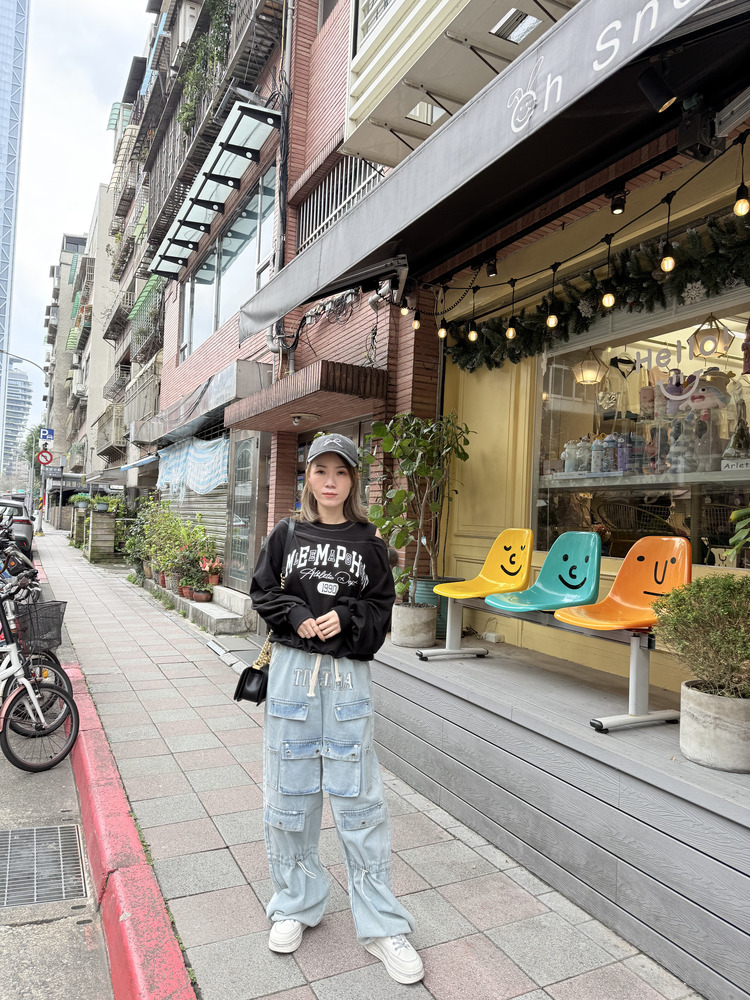 『L號』刺繡英字亮片工裝牛仔褲