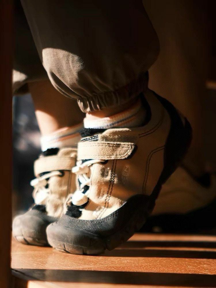 廠單 Keen登山鞋