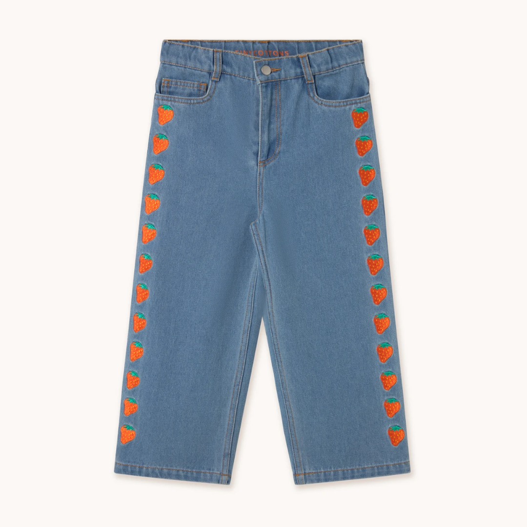 TINYCOTTONS│STRAWBERRIES EMBROIDERED JEANS草莓直筒牛仔褲．light blue denim