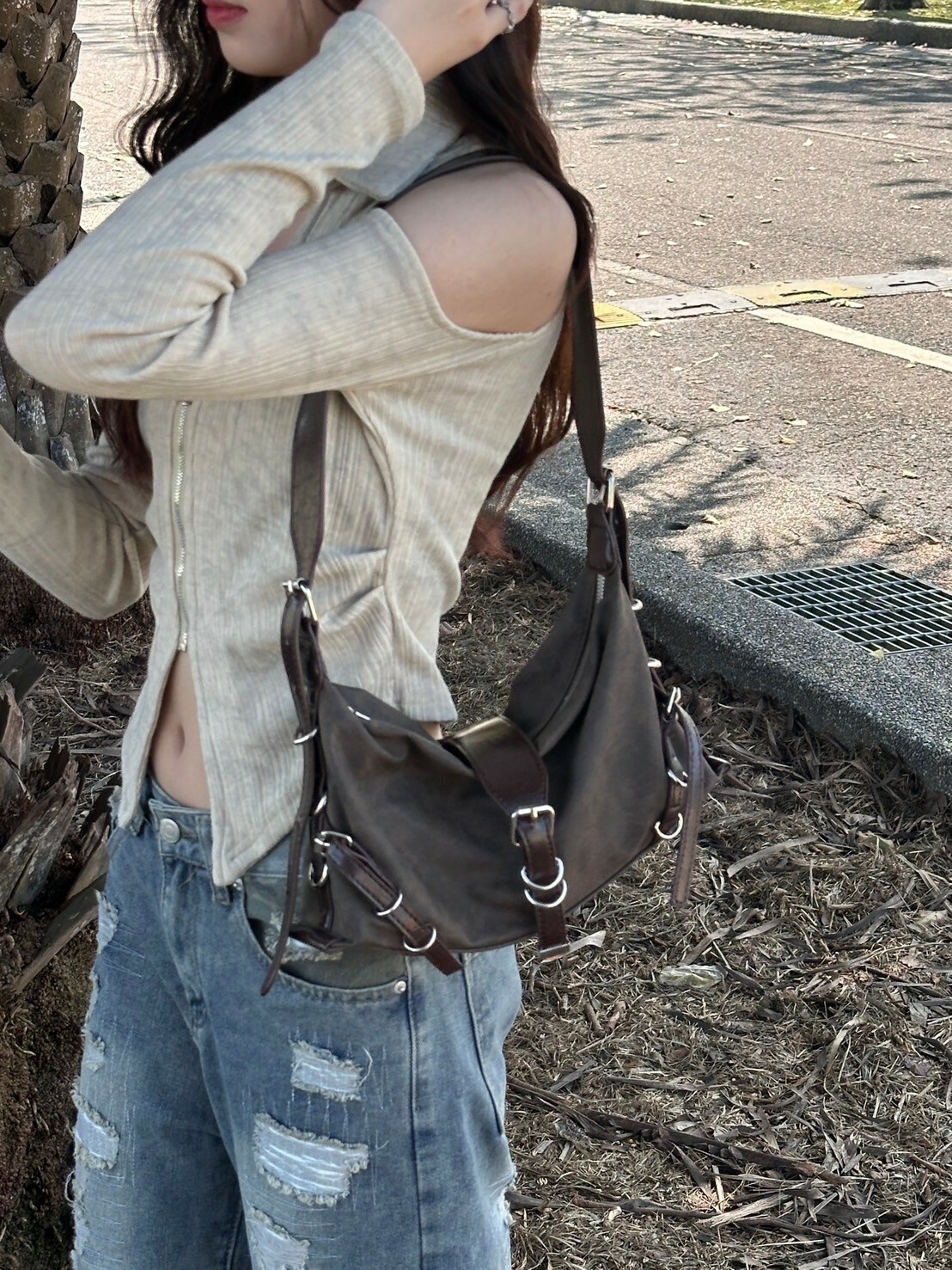 秋的適配度 磨砂咖 皮帶復古單肩包(肩帶可調節)