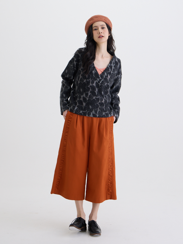 光影蕾絲花V領罩衫-灰岩