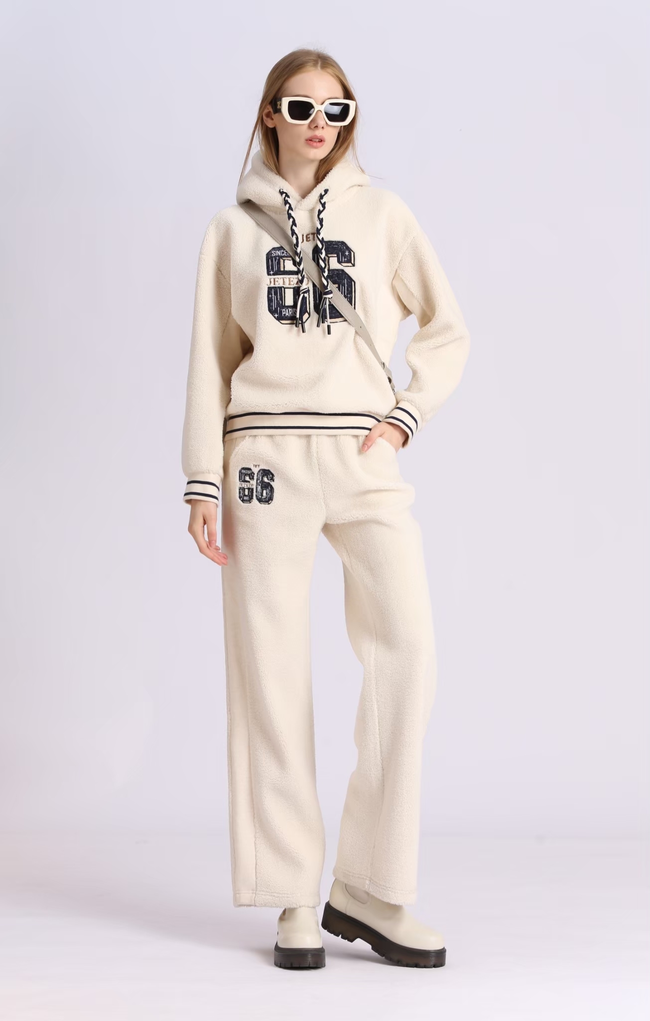 BD15352A1 暖絨學院 66 立體編織運動風連帽上衣