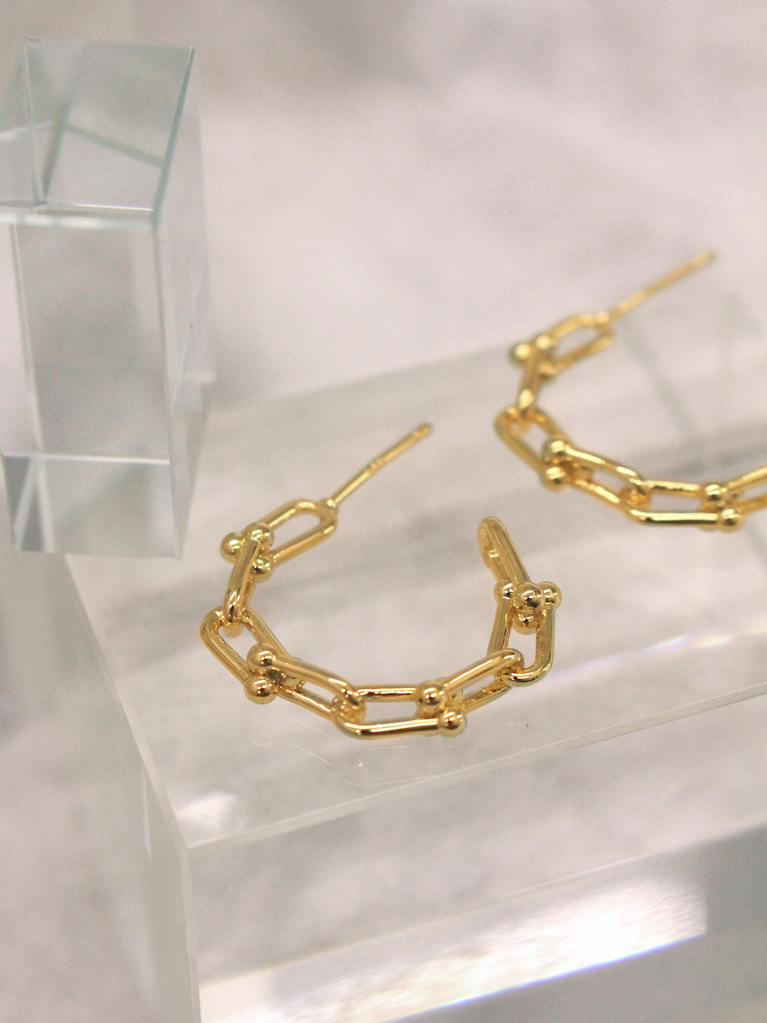 咖啡口味。14KGP幾何鏤空C圈耳環