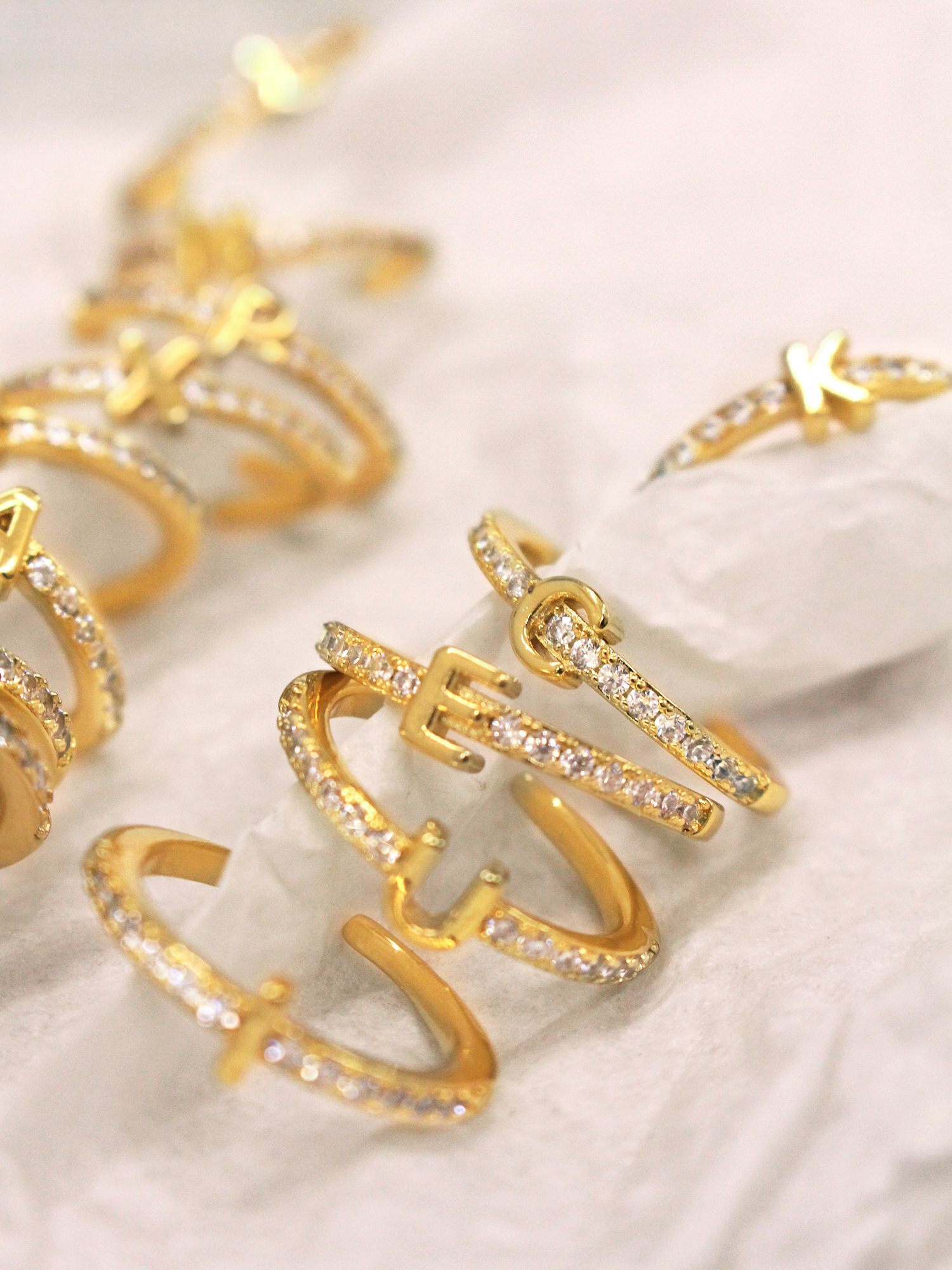 專屬密碼。14KGP鋯石英文字母戒指