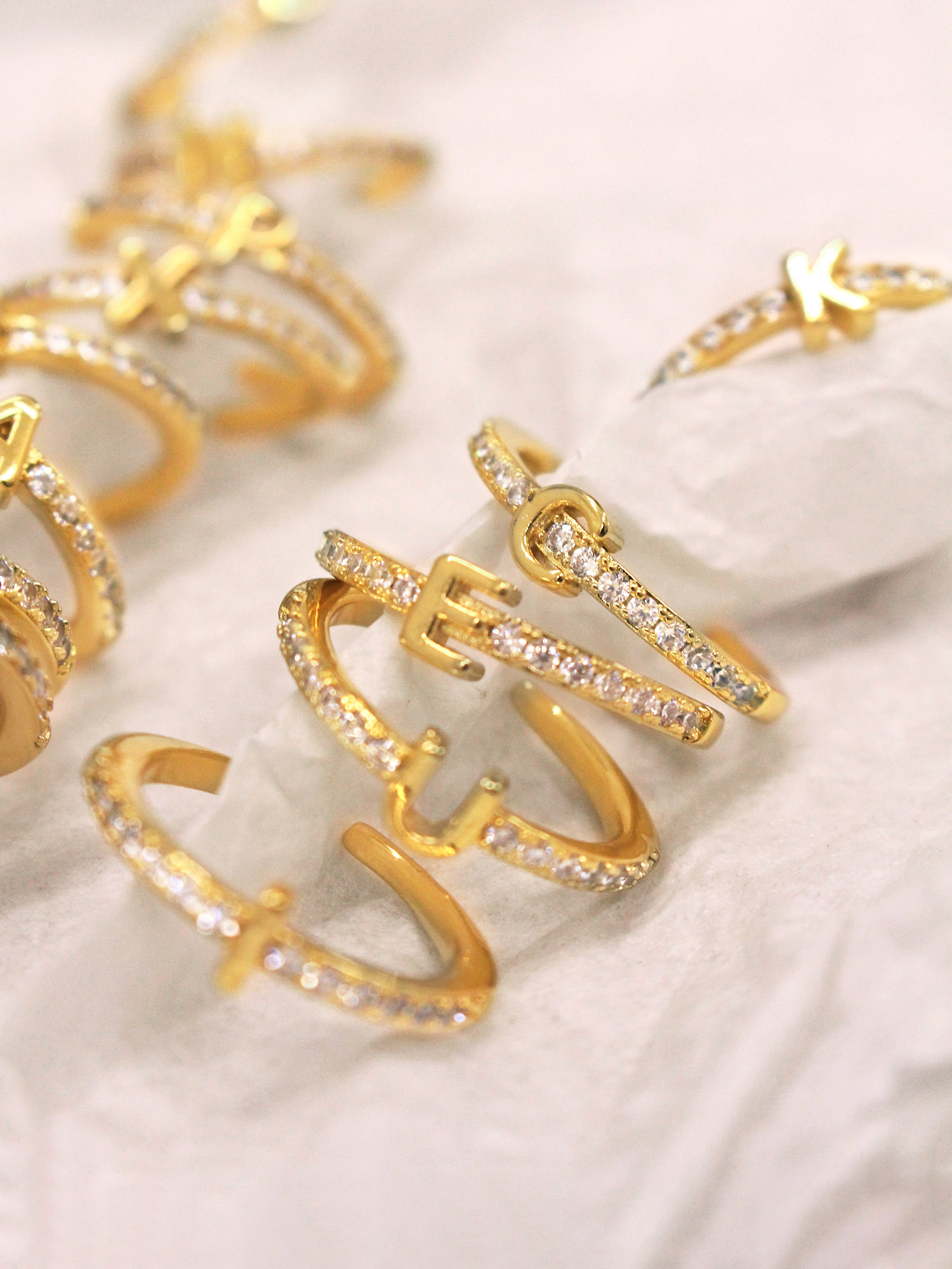 專屬密碼。14KGP鋯石英文字母戒指