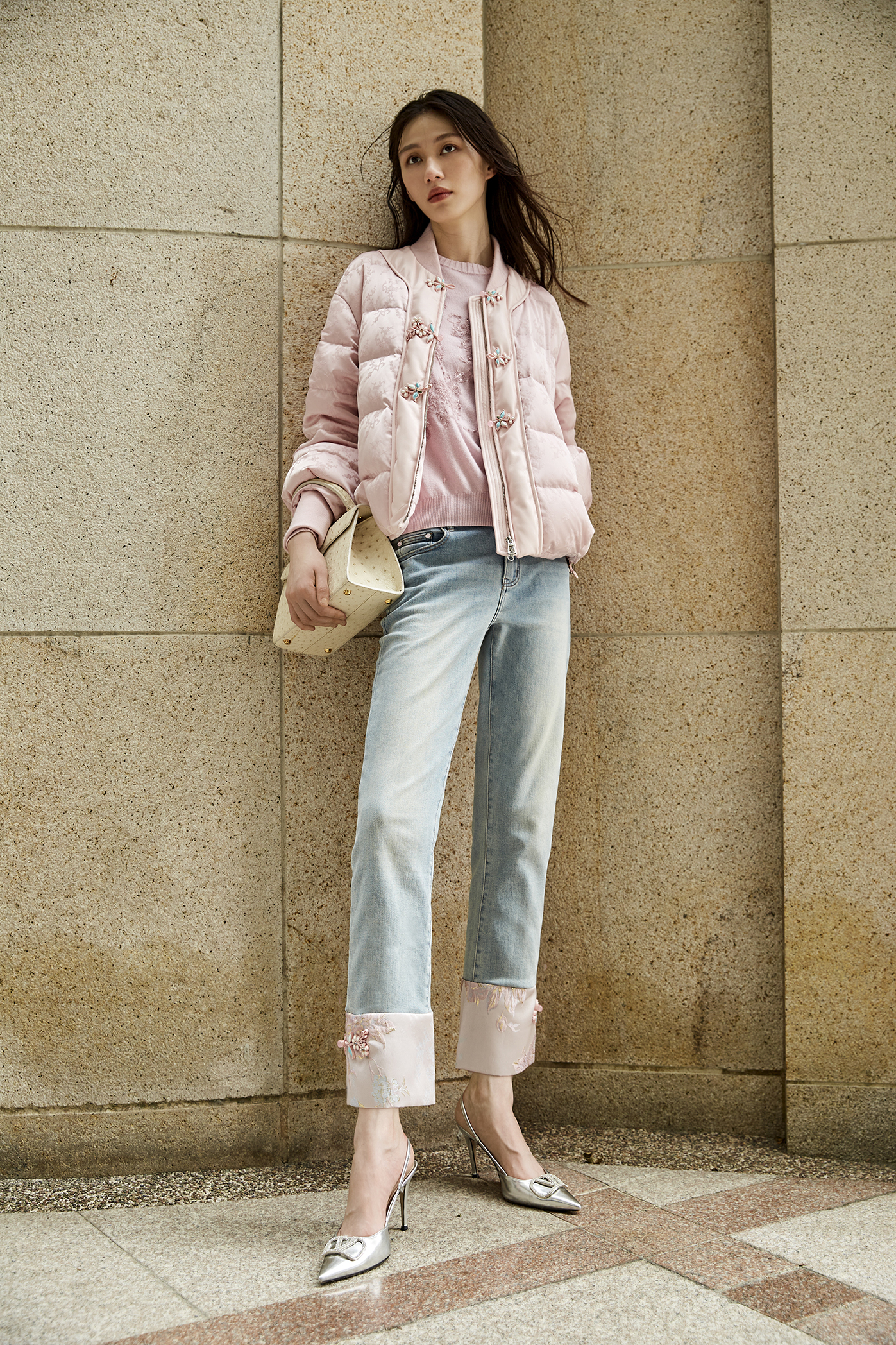 BD15332B1 春日花緣丹寧絲緞花卉拼接褲