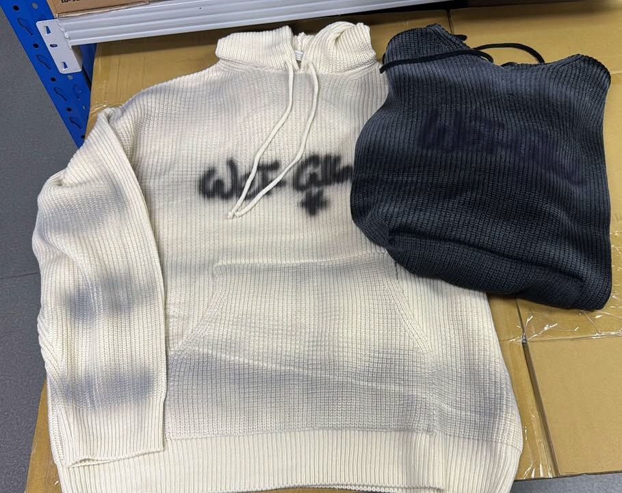 KR 韓國柒染有帽針織衫，清貨價貨品，不設退換 (K2 M347)