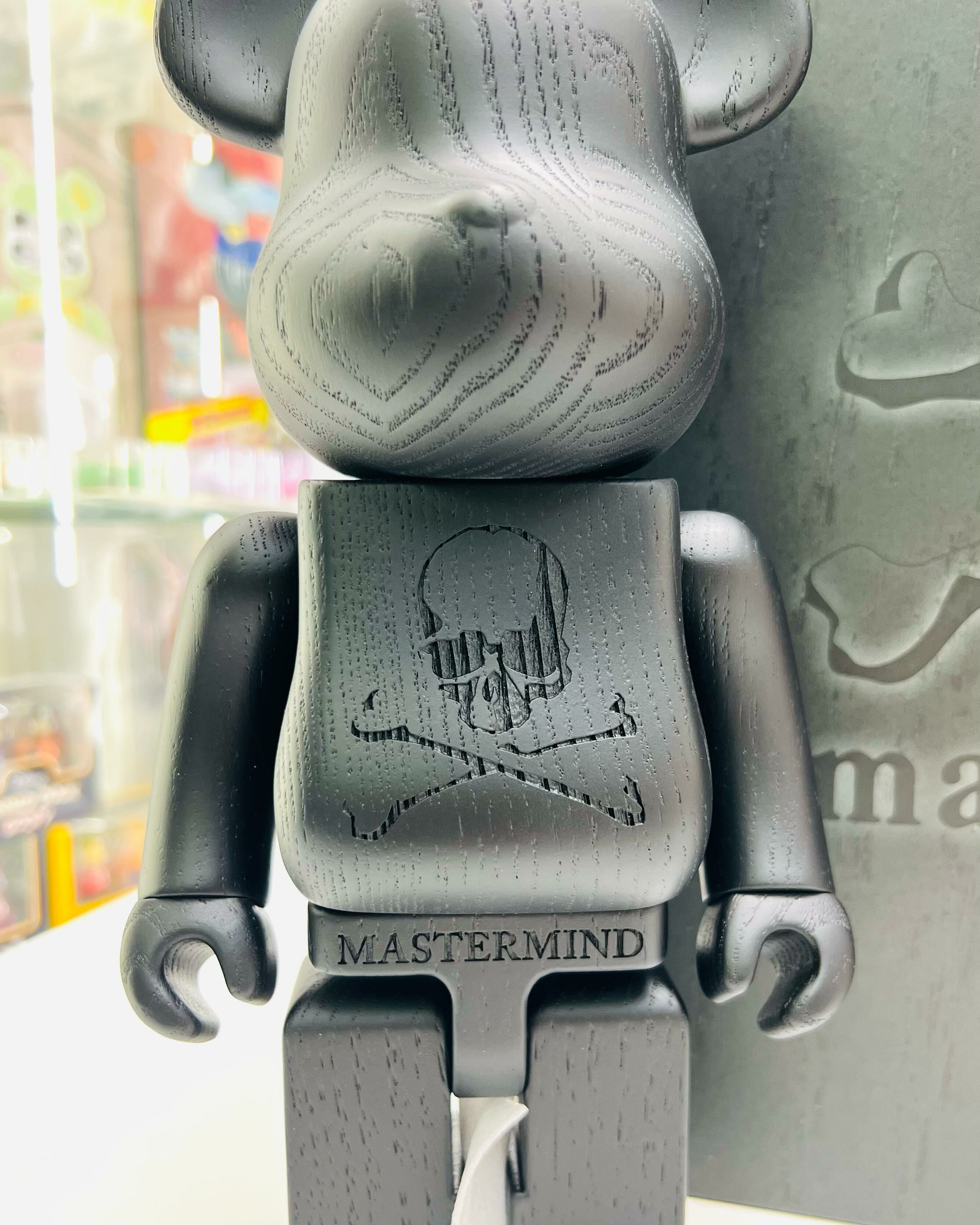 BE@RBRICK カリモク mastermind JAPAN 墨黒 400％ SENSE x Mastermind Japan- Bearbrick 400 | Medicom Toy Store