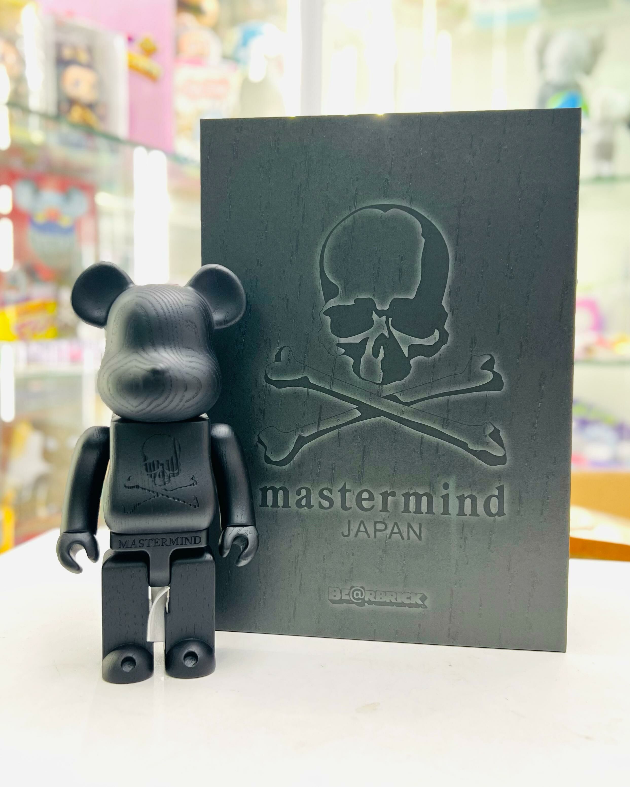 400%BE@RBRICK カリモク mastermind JAPAN墨黒 Karimoku mastermind JAPAN Ink black