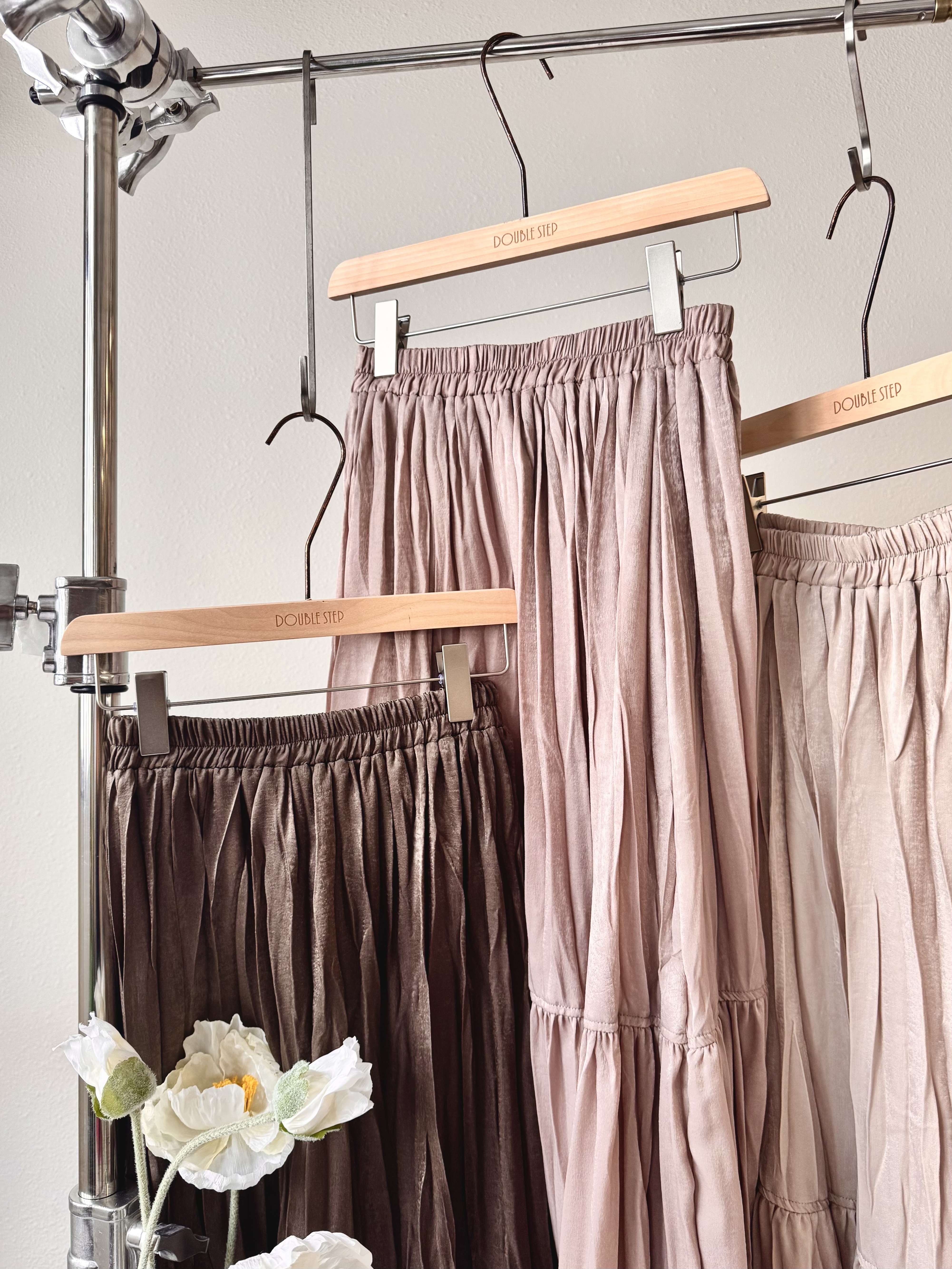 高級感！緞面壓皺裙 - SK51368