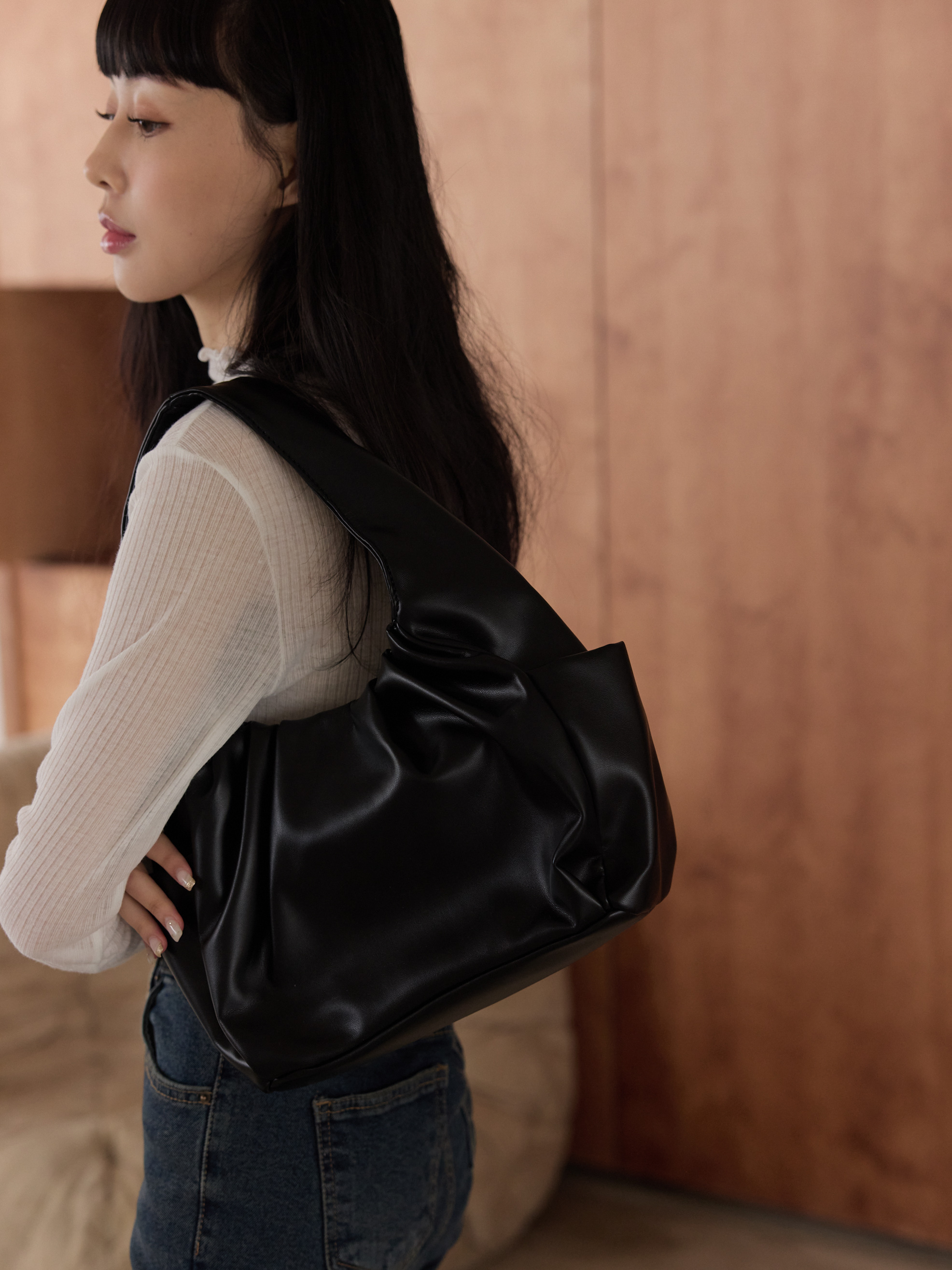 大容量 質感軟皮抓皺包