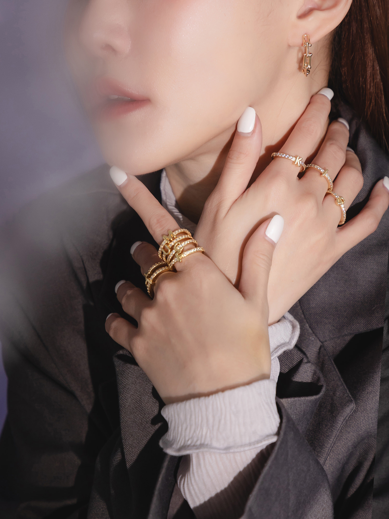 專屬密碼。14KGP鋯石英文字母戒指