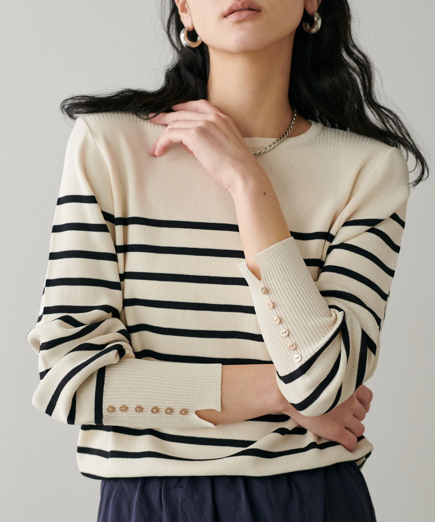 LARUTA(ラルータ)  袖口ちび釦シンプルニット米條紋（3051050070）