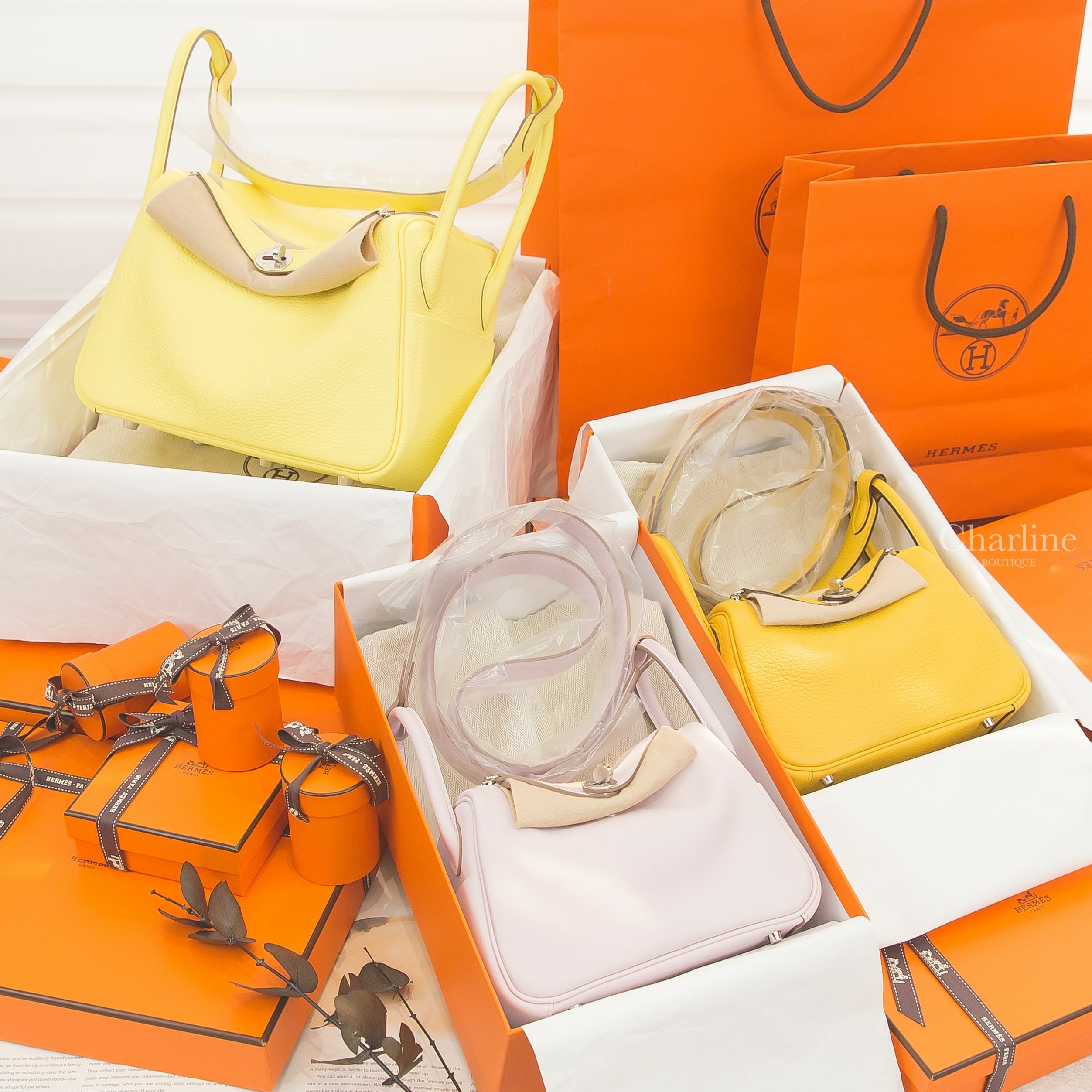 Hermès Lindy 26cm 0Y 檸檬酒黃銀釦,Hermès Lindy Mini 09 淡紫色拼焦糖色內裡銀釦,Hermès Lindy Mini B4 太陽黃銀釦-Charline Boutique 精品代購