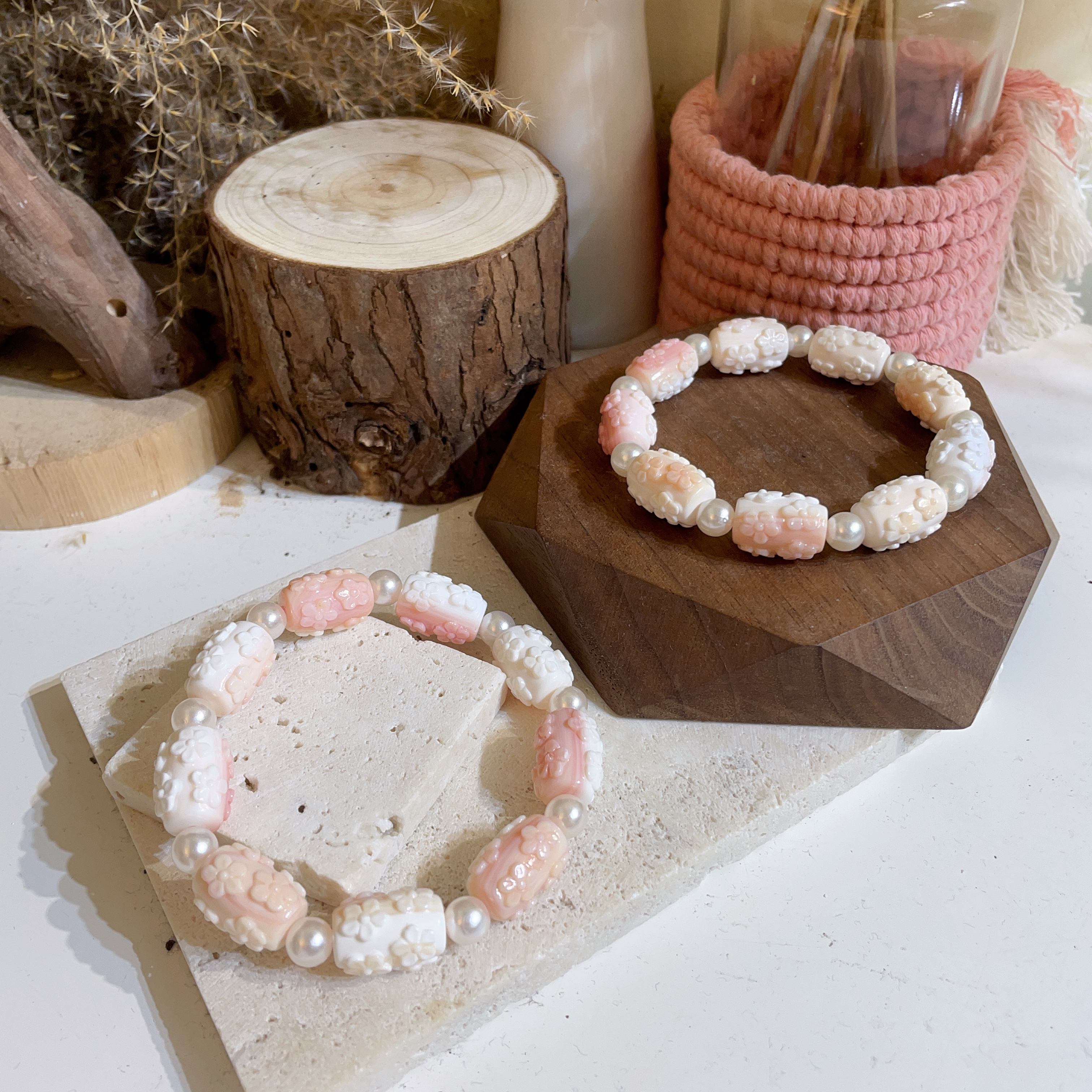 女王貝花花桶珠雕刻手串