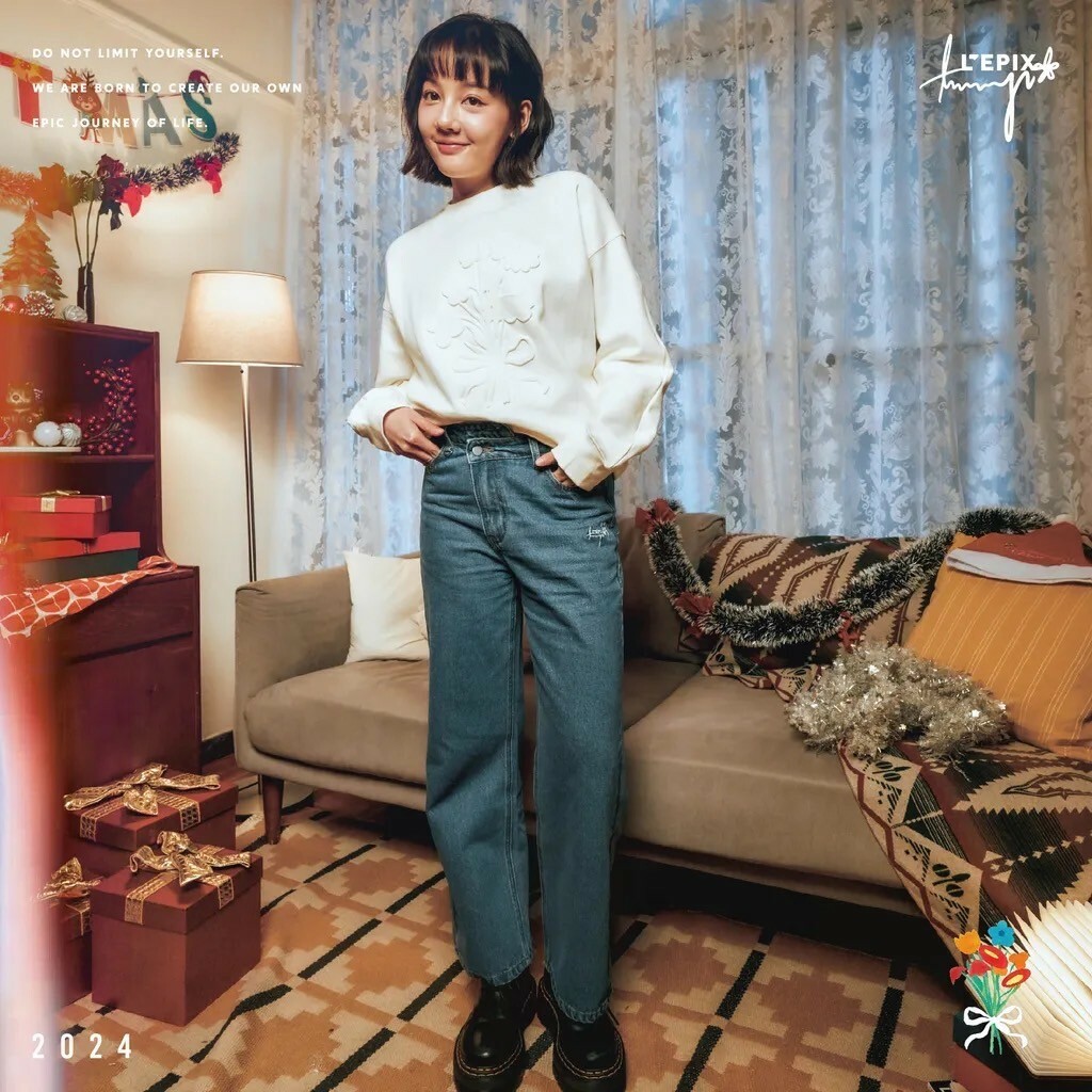 L'EPIX x Tammy 聯名系列 24 A/W Asymmetrical Waistband Jeans 花卉刺繡高腰牛仔褲