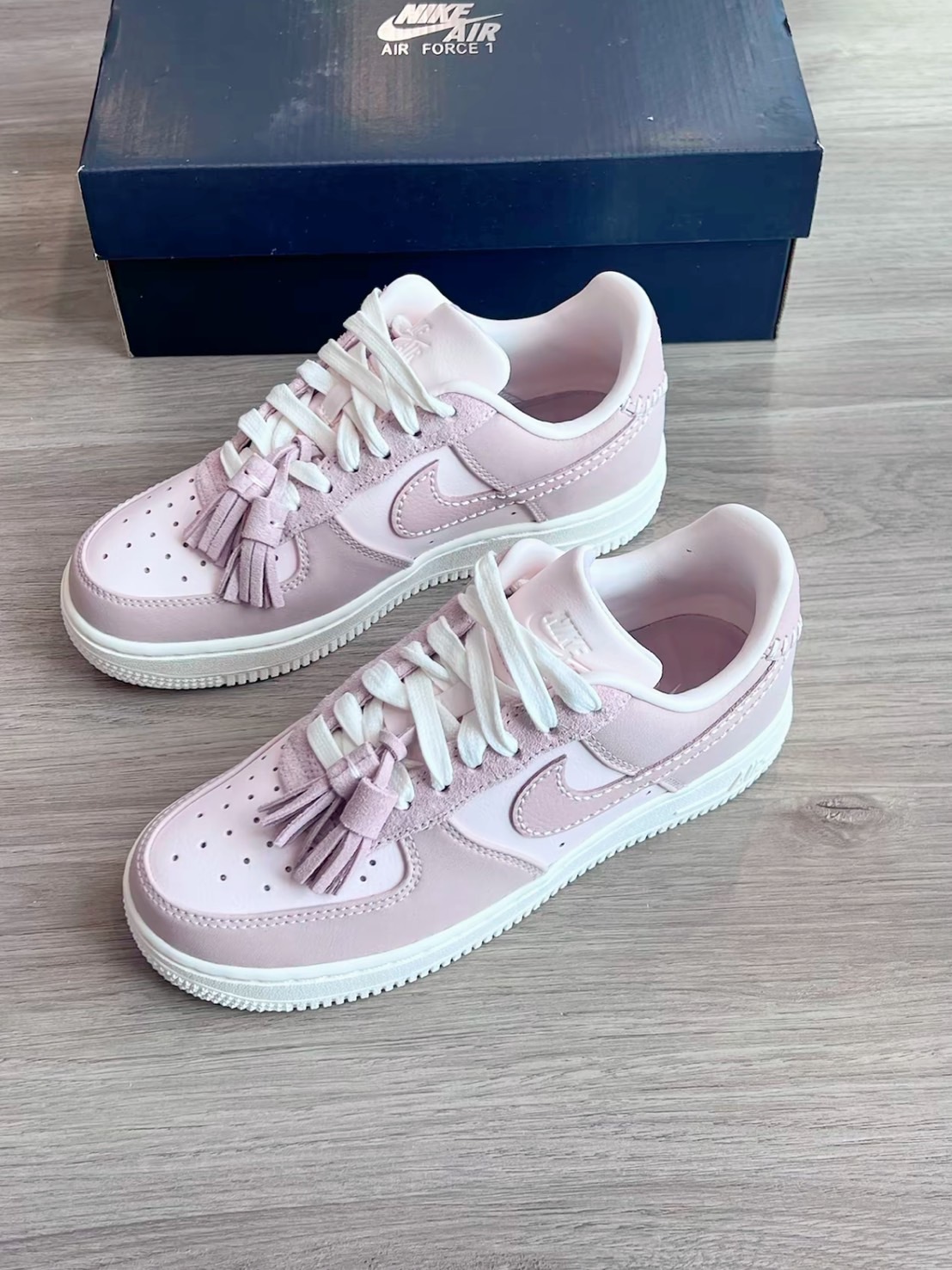 NIKE AIR FORCE 豆沙粉流蘇 車縫線（IB4654-661）