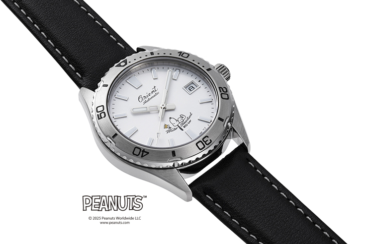 萬年鐘錶 - 東方錶  ORIENT  Peanuts™ 週年紀念 SNOOPY  白色面盤機械男錶 RA-AC0Q08S 錶徑39.9mm