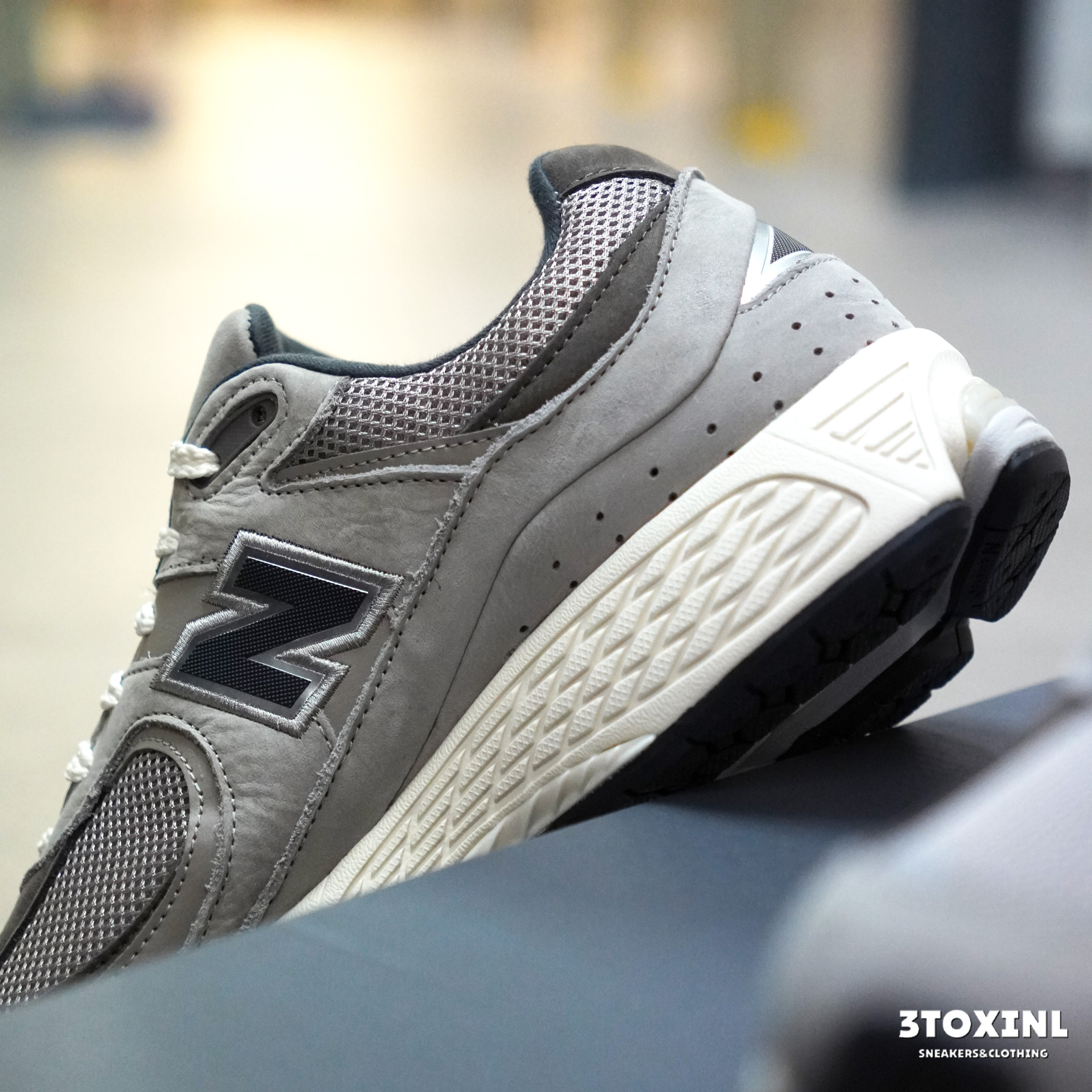 (預訂) New Balance 2002R - M2002RAW