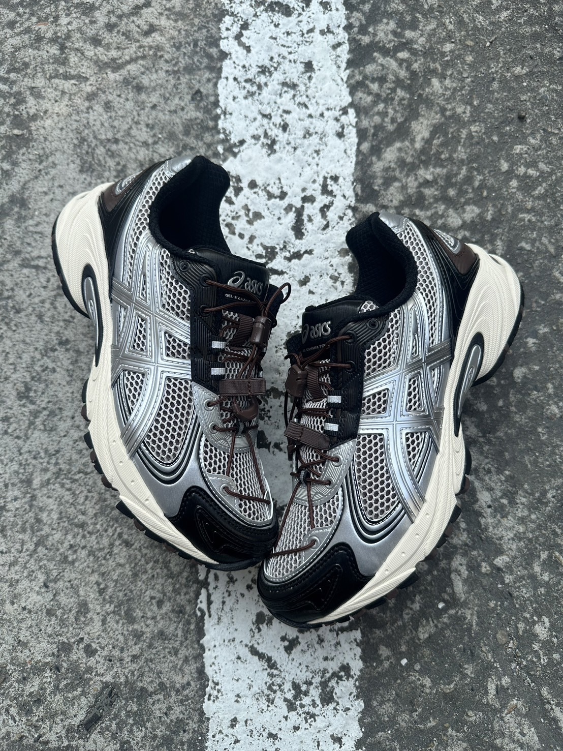 【APAIR】預購 ASICS Gel-Kahana TR V4 咖啡 黑銀 機能抽繩 跑鞋 1203A716-202