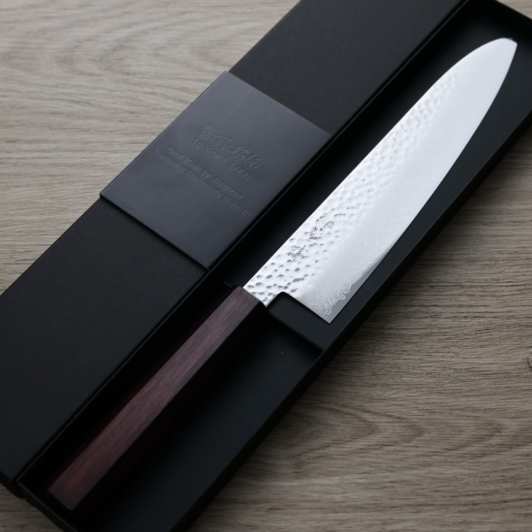 佐海 牛刀 210mm VG10鋼 鎚目大馬士革 紅柄