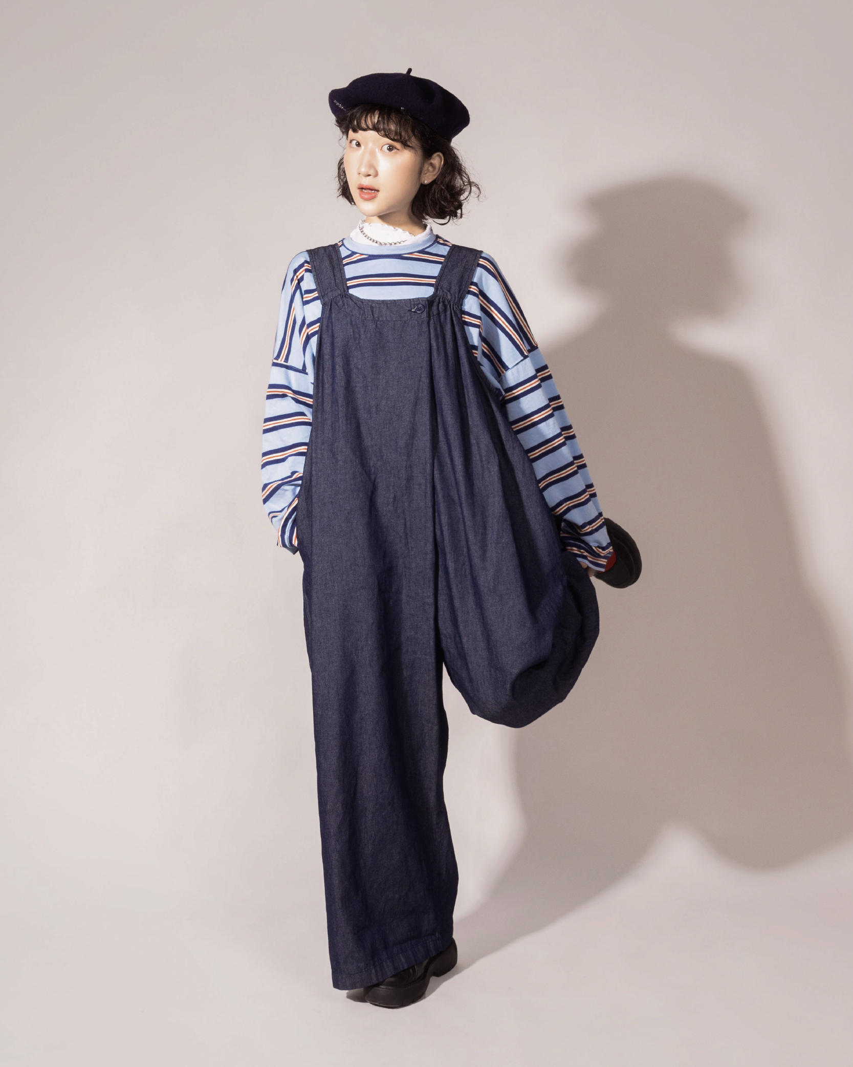 粗肩帶低平領工人闊褲