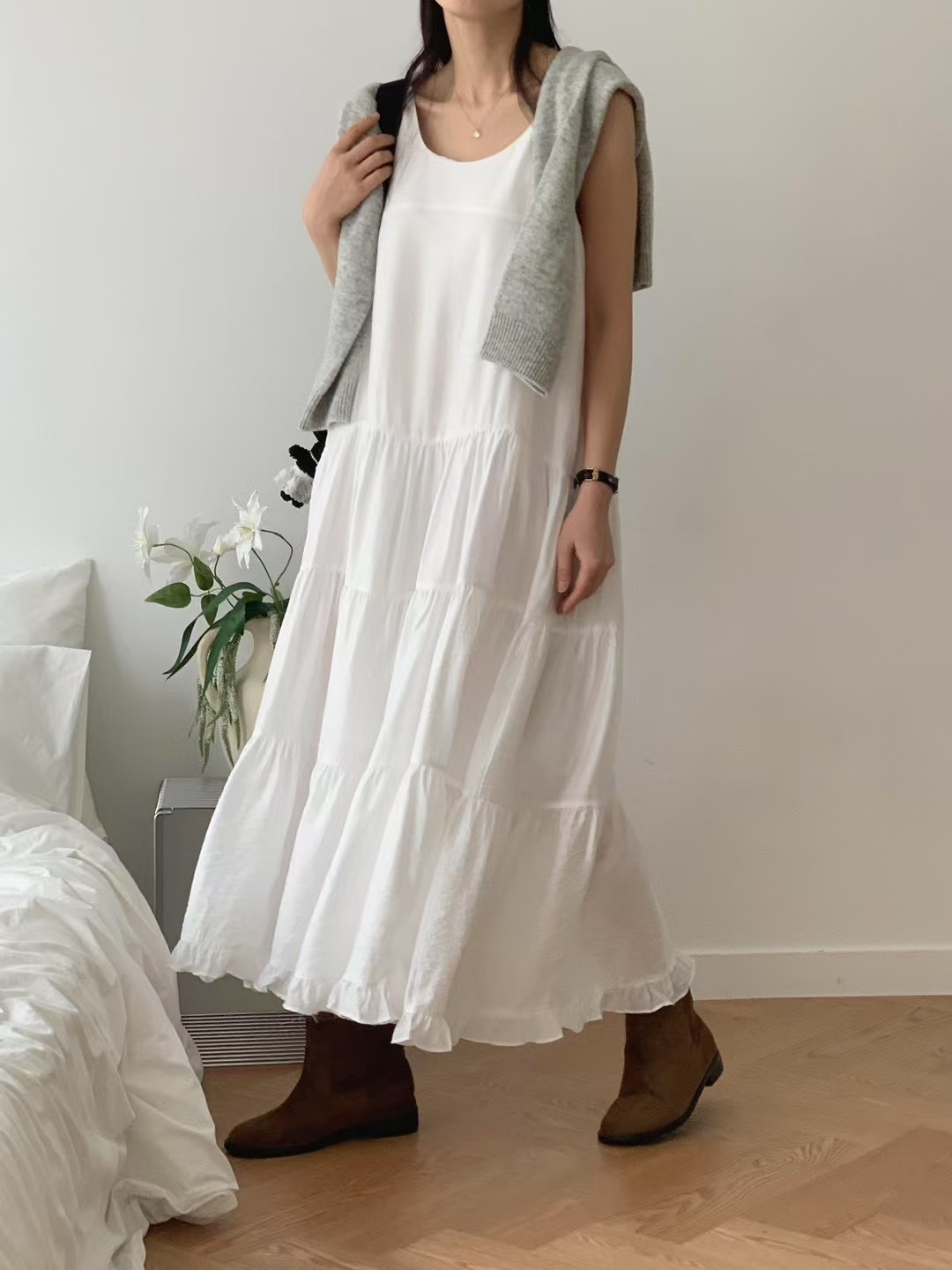 #228N370 忍不住視線，ruffle下擺背心Ops