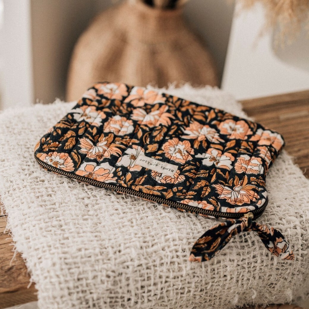 薩瓦多甘草糖黑 ｜10" 平板收納包