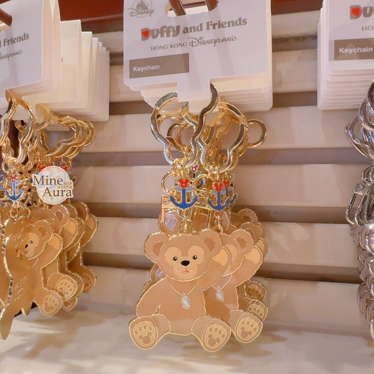 達菲 Duffy 坐姿造型 金屬 鑰匙圈 吊飾 -香港迪士尼樂園