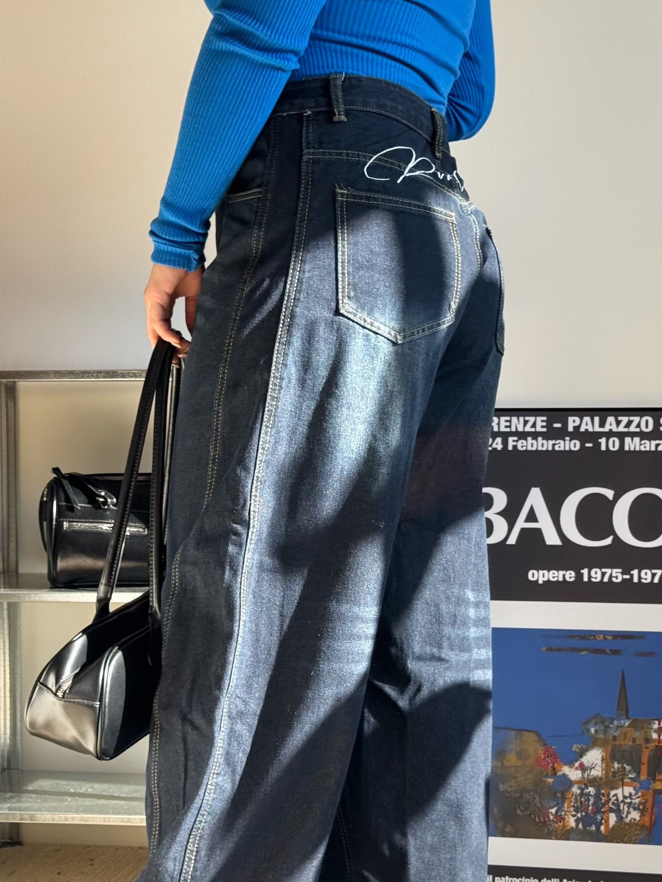 B1闆娘推薦👍🏻 翹屁屁 刺繡彎刀牛仔褲👖 S-2XL