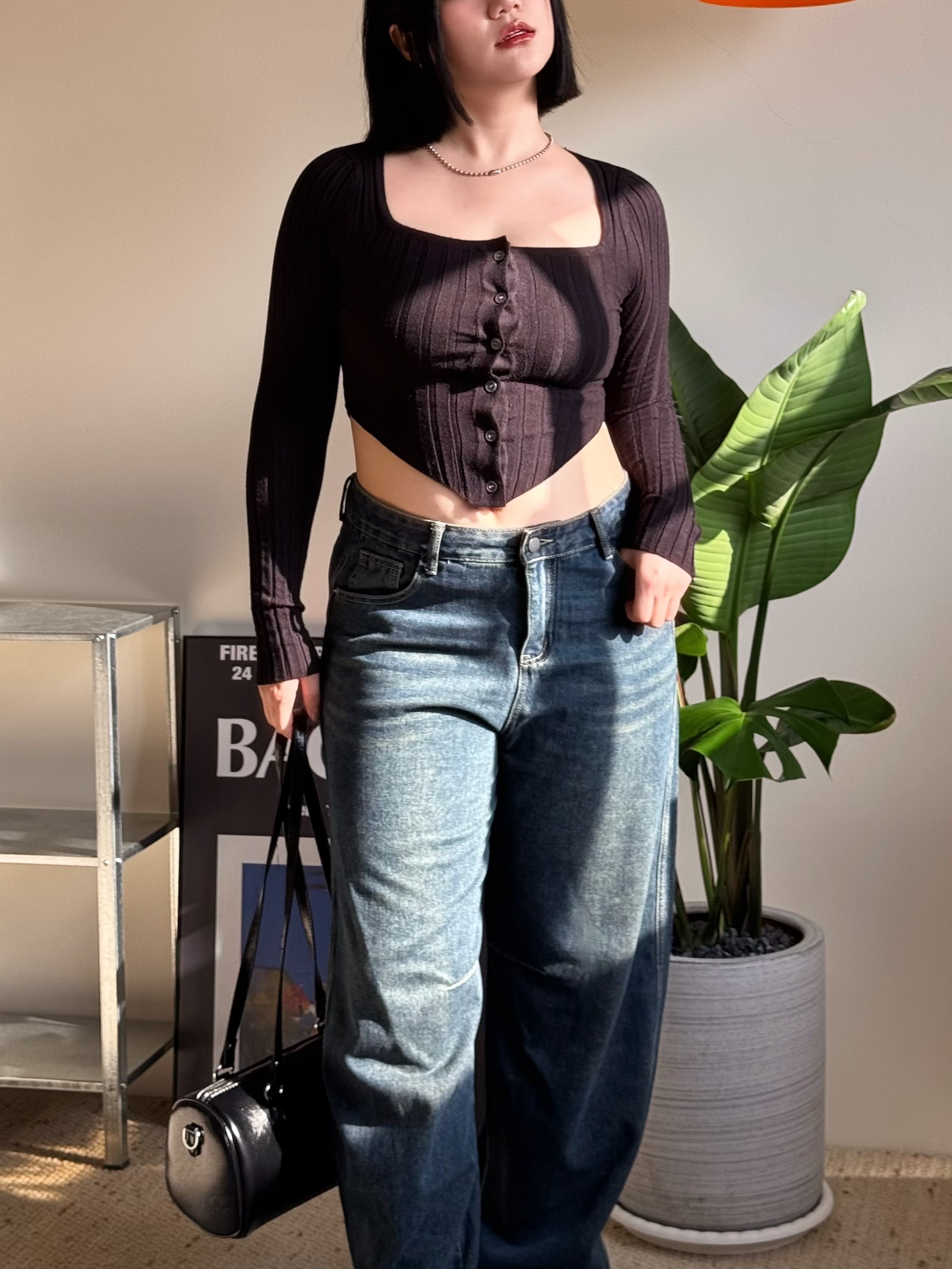 B2微彎刀剪裁牛仔褲（黑/藍）